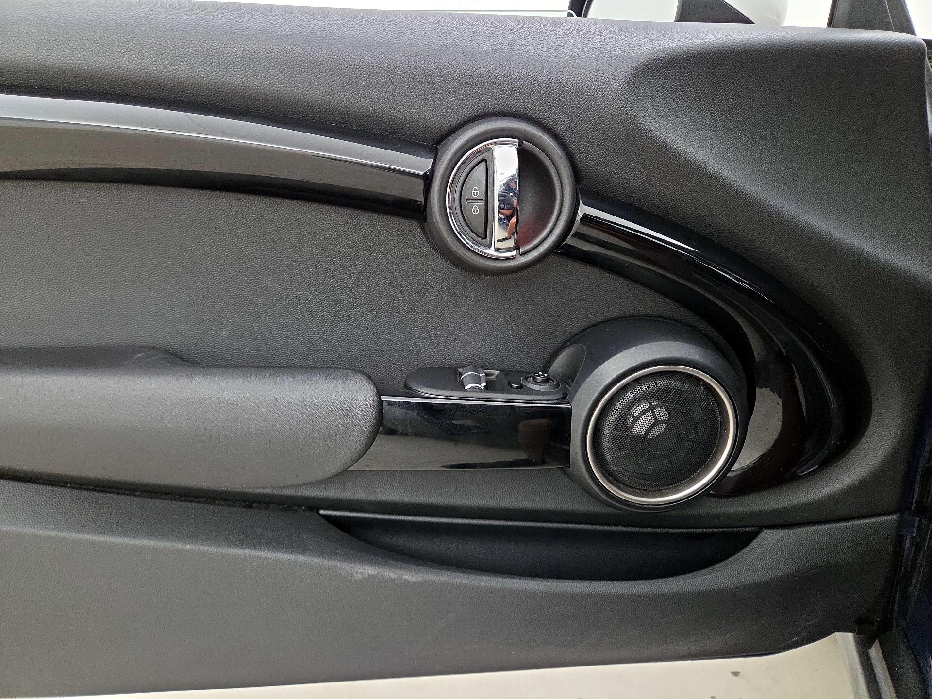 Thumbnail: 2015 MINI Cooper Hardtop - 12