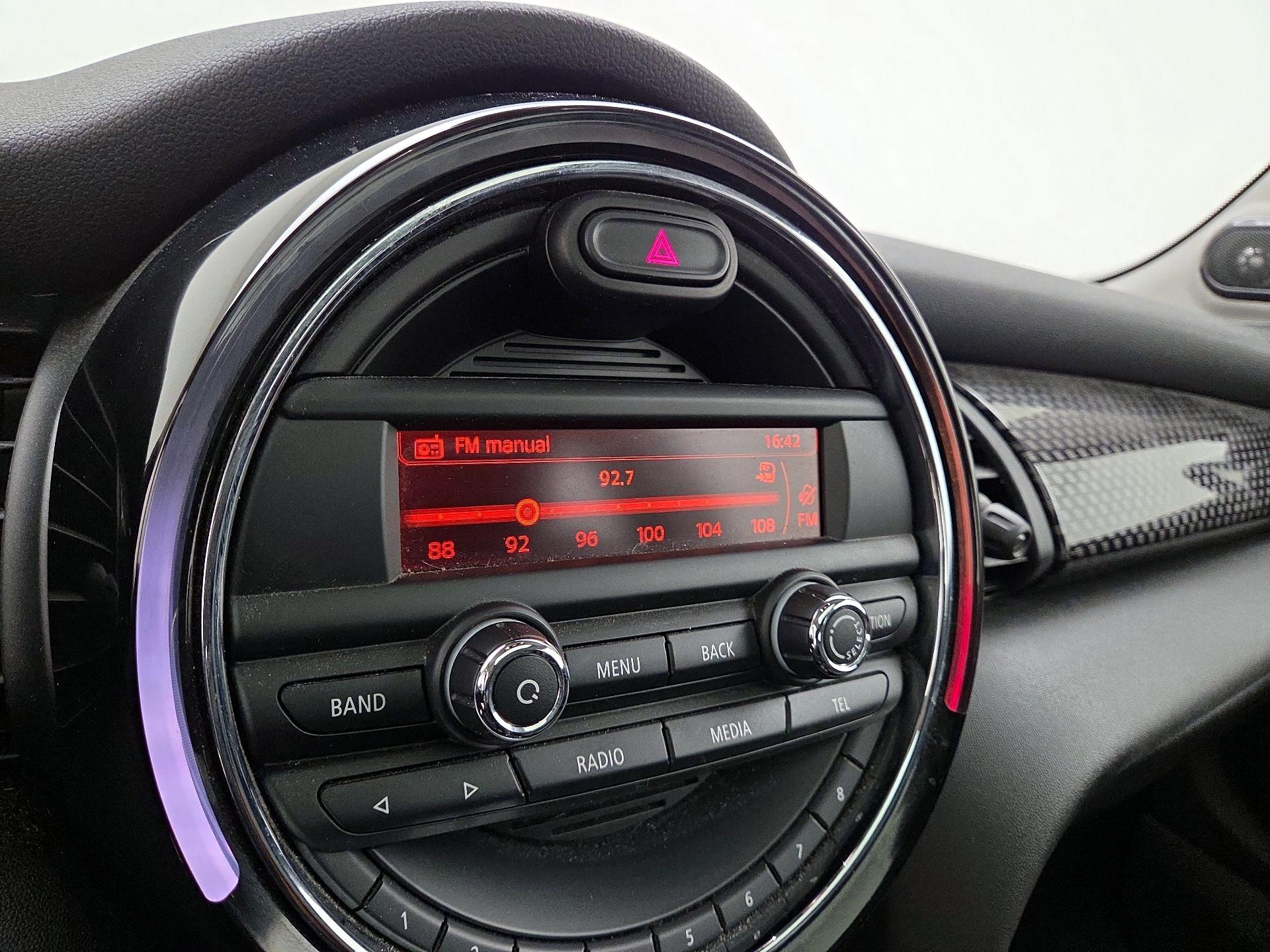 Thumbnail: 2015 MINI Cooper Hardtop - 14