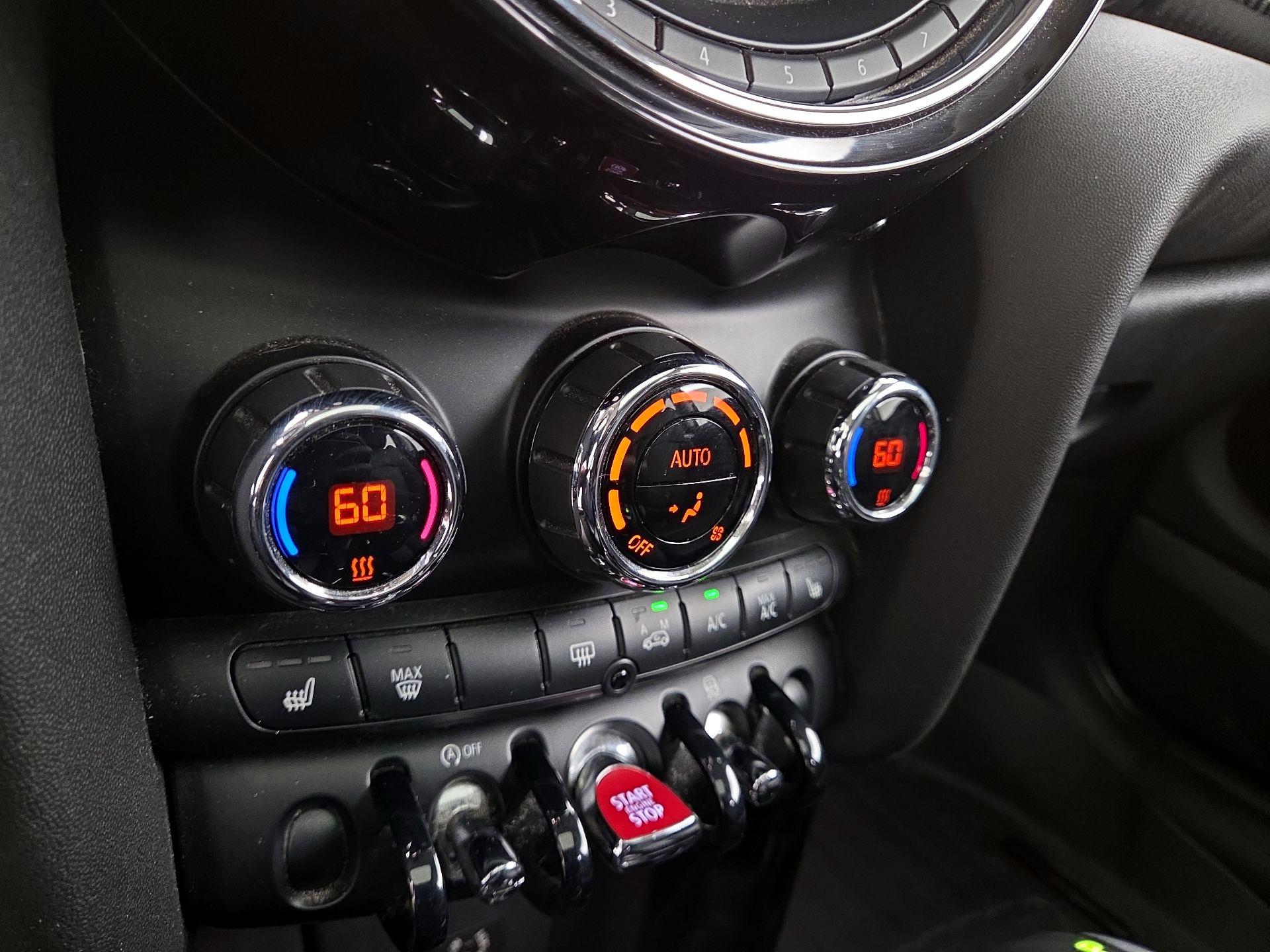 Thumbnail: 2015 MINI Cooper Hardtop - 15