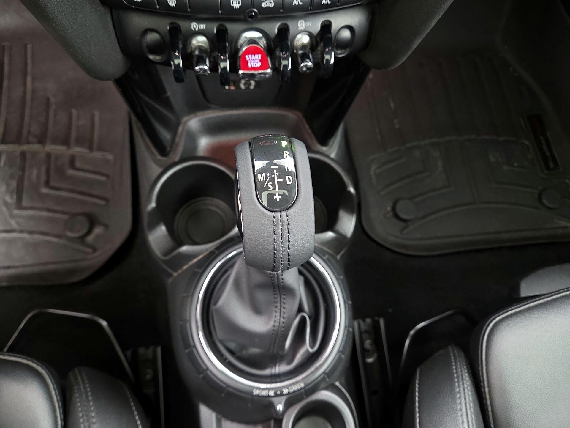 Thumbnail: 2015 MINI Cooper Hardtop - 16