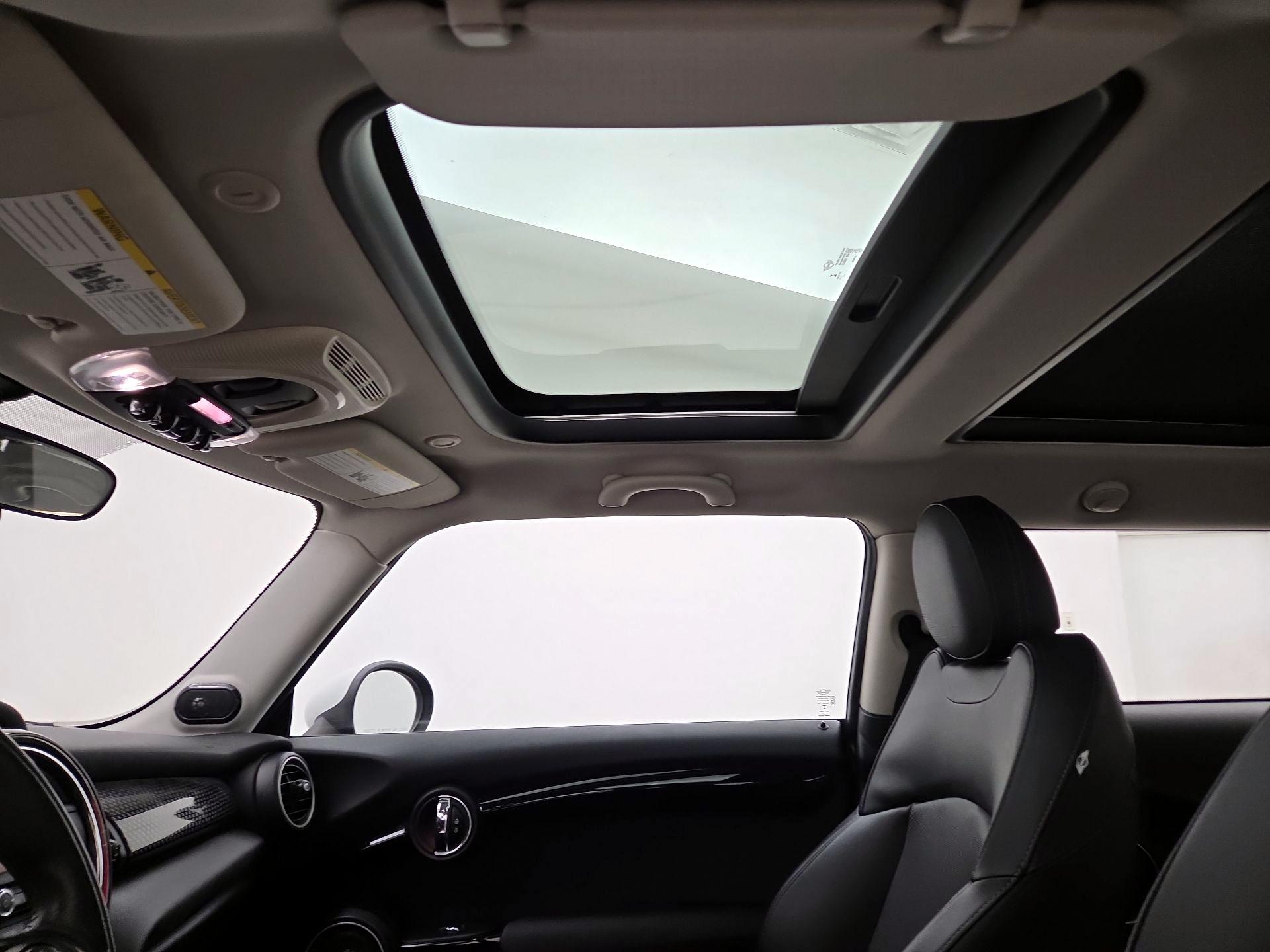 Thumbnail: 2015 MINI Cooper Hardtop - 18
