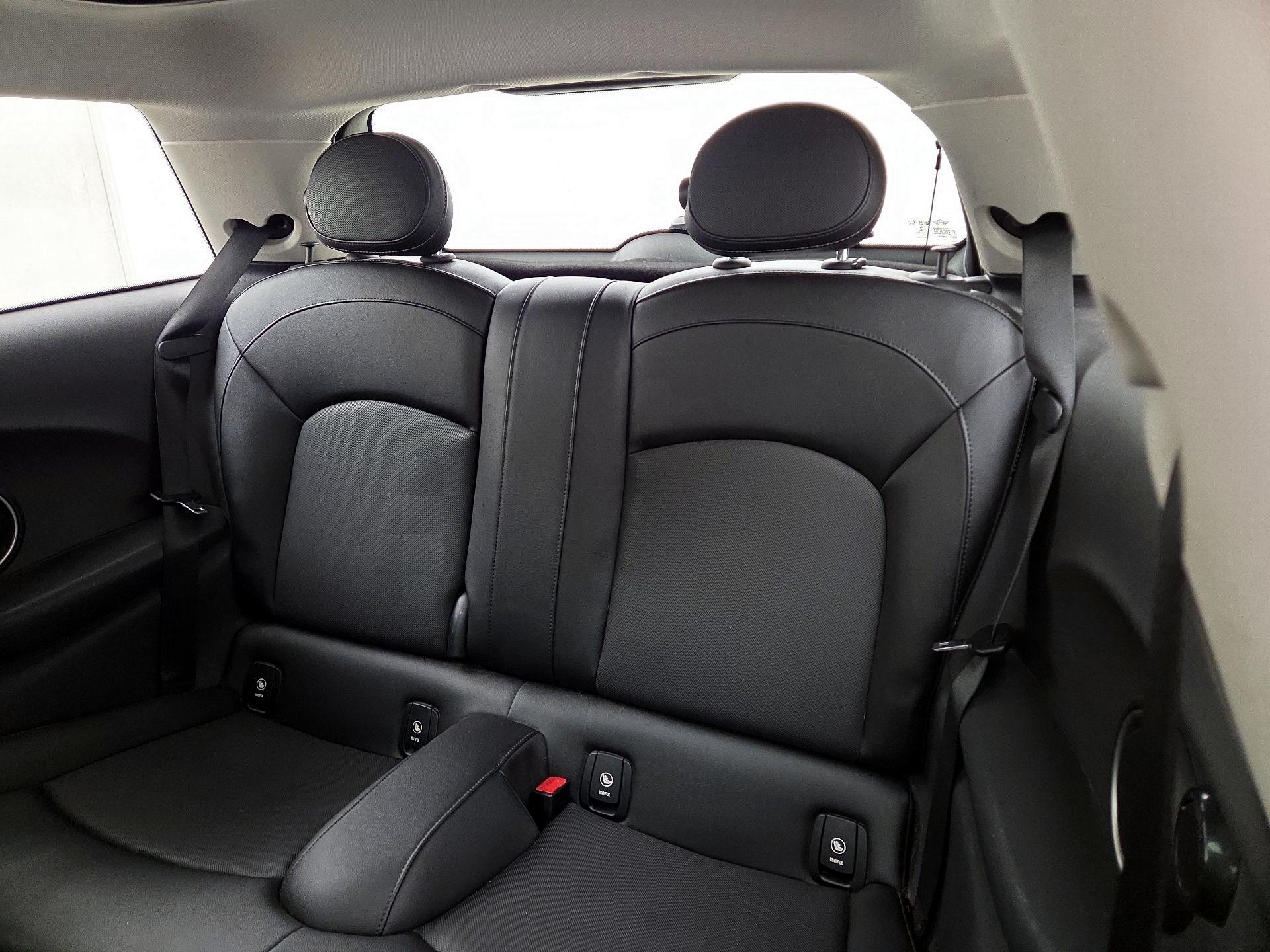 Thumbnail: 2015 MINI Cooper Hardtop - 19
