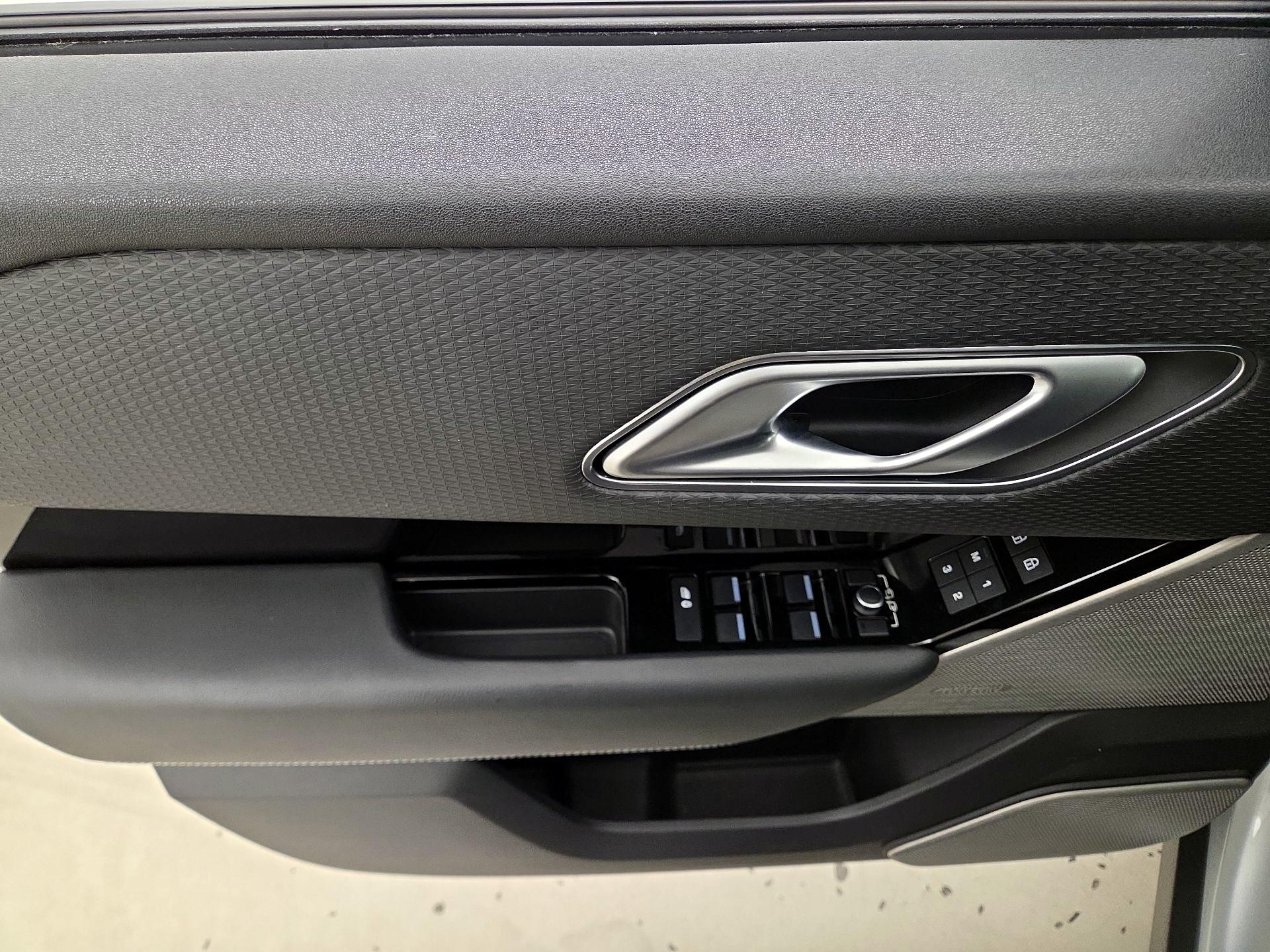 Thumbnail: 2021 Land Rover Range Rover Velar - 12