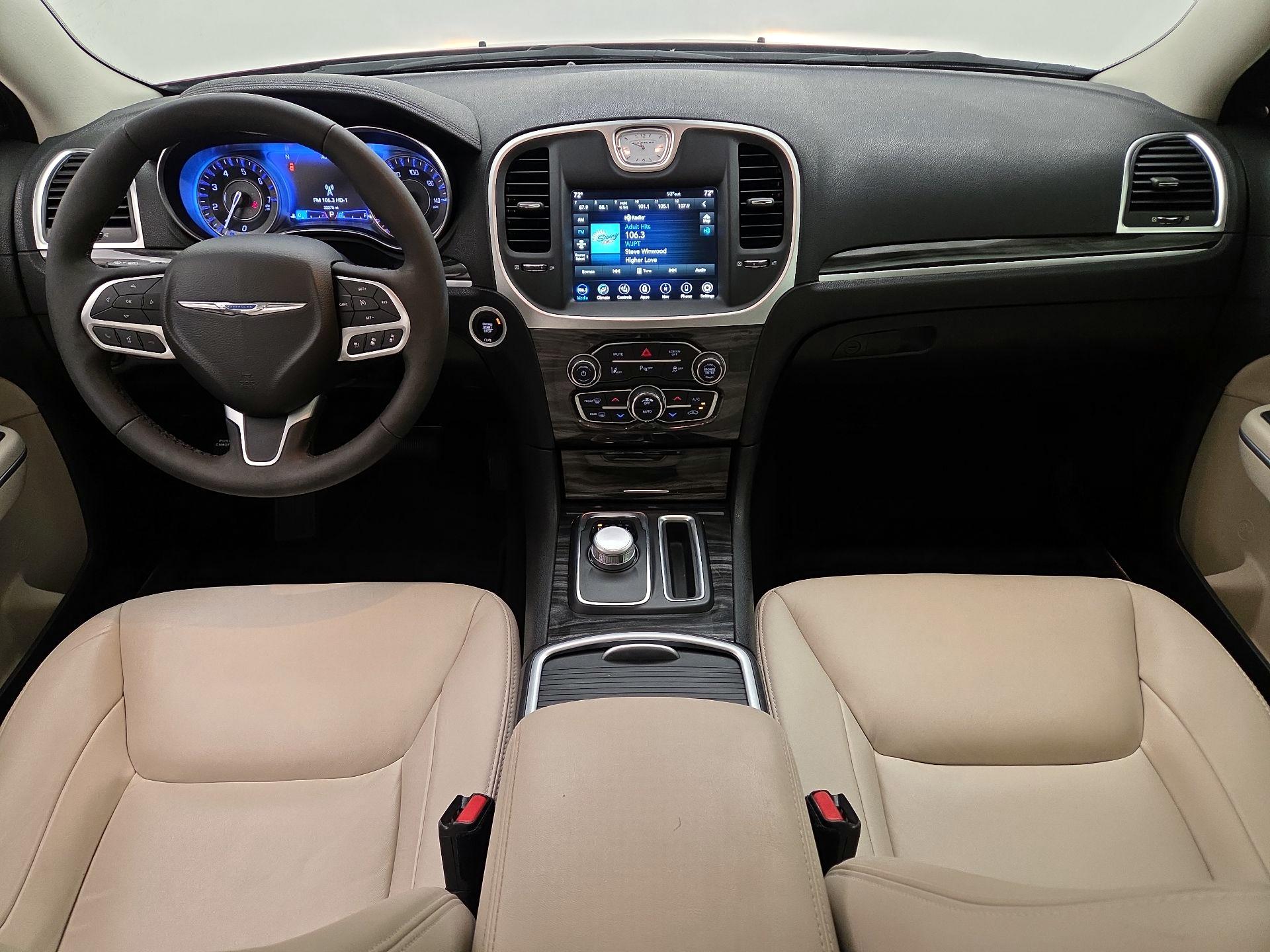 Thumbnail: 2022 Chrysler 300 - 9