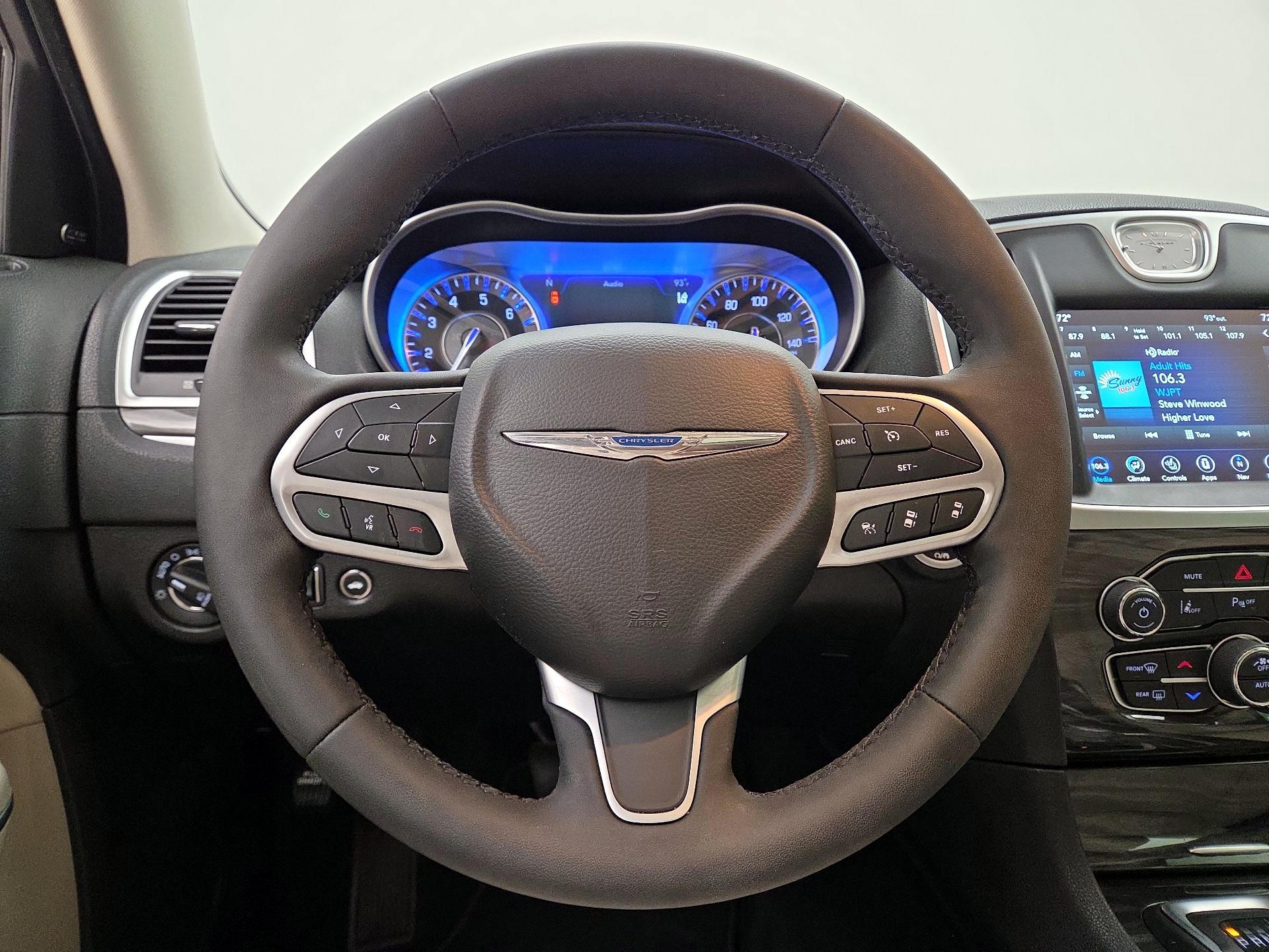 Thumbnail: 2022 Chrysler 300 - 10