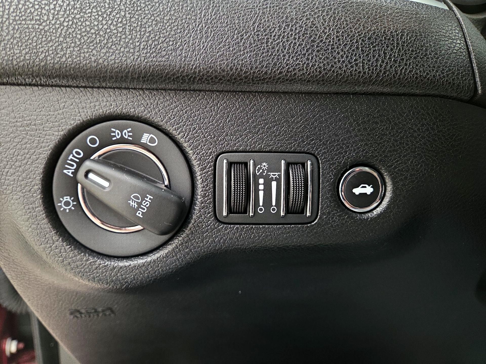 Thumbnail: 2022 Chrysler 300 - 13