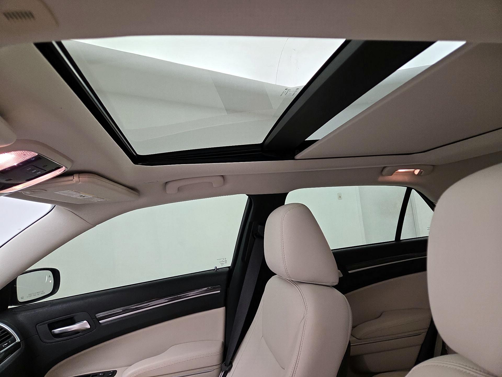 Thumbnail: 2022 Chrysler 300 - 19