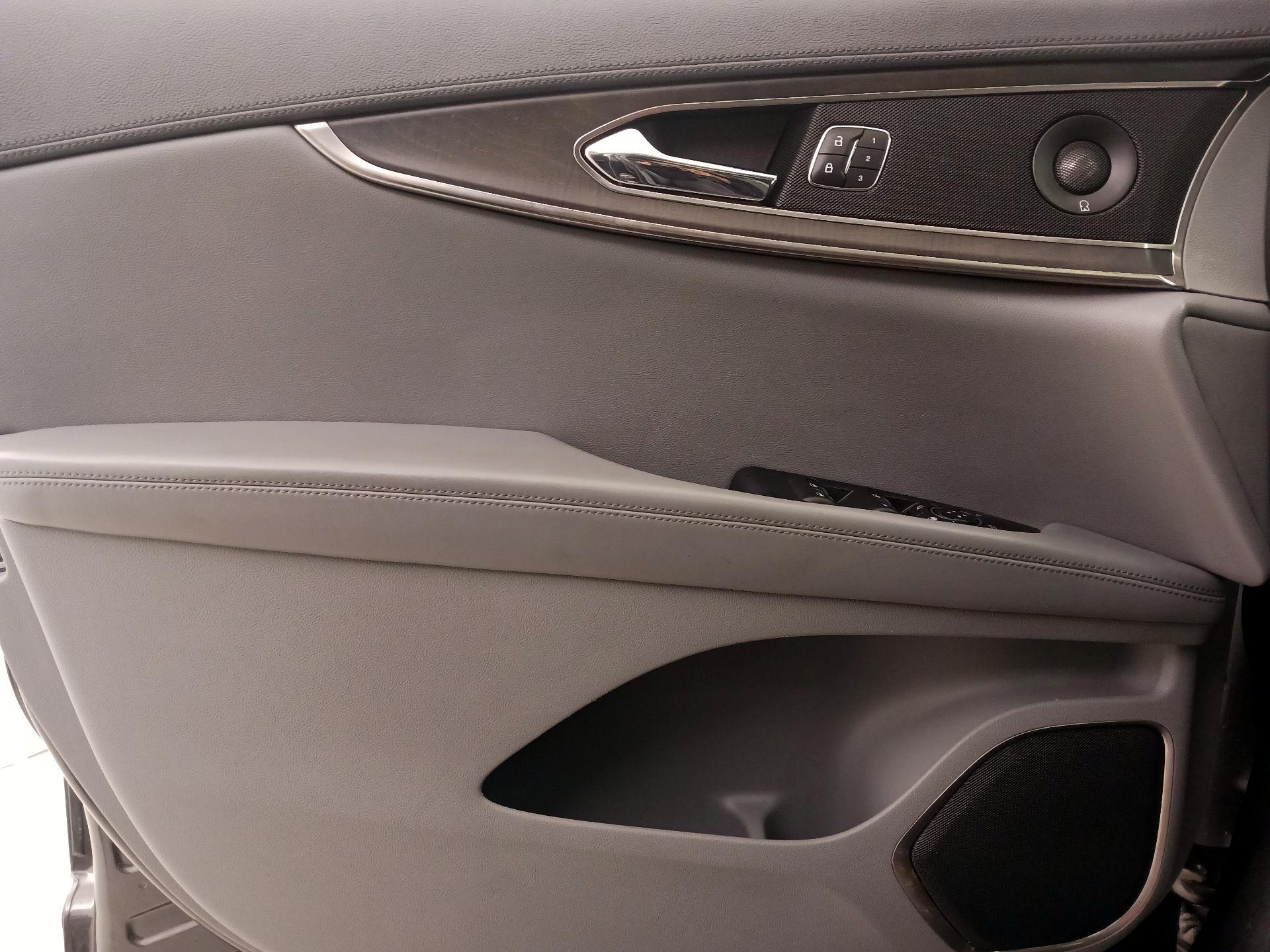 Thumbnail: 2020 Lincoln Nautilus - 12