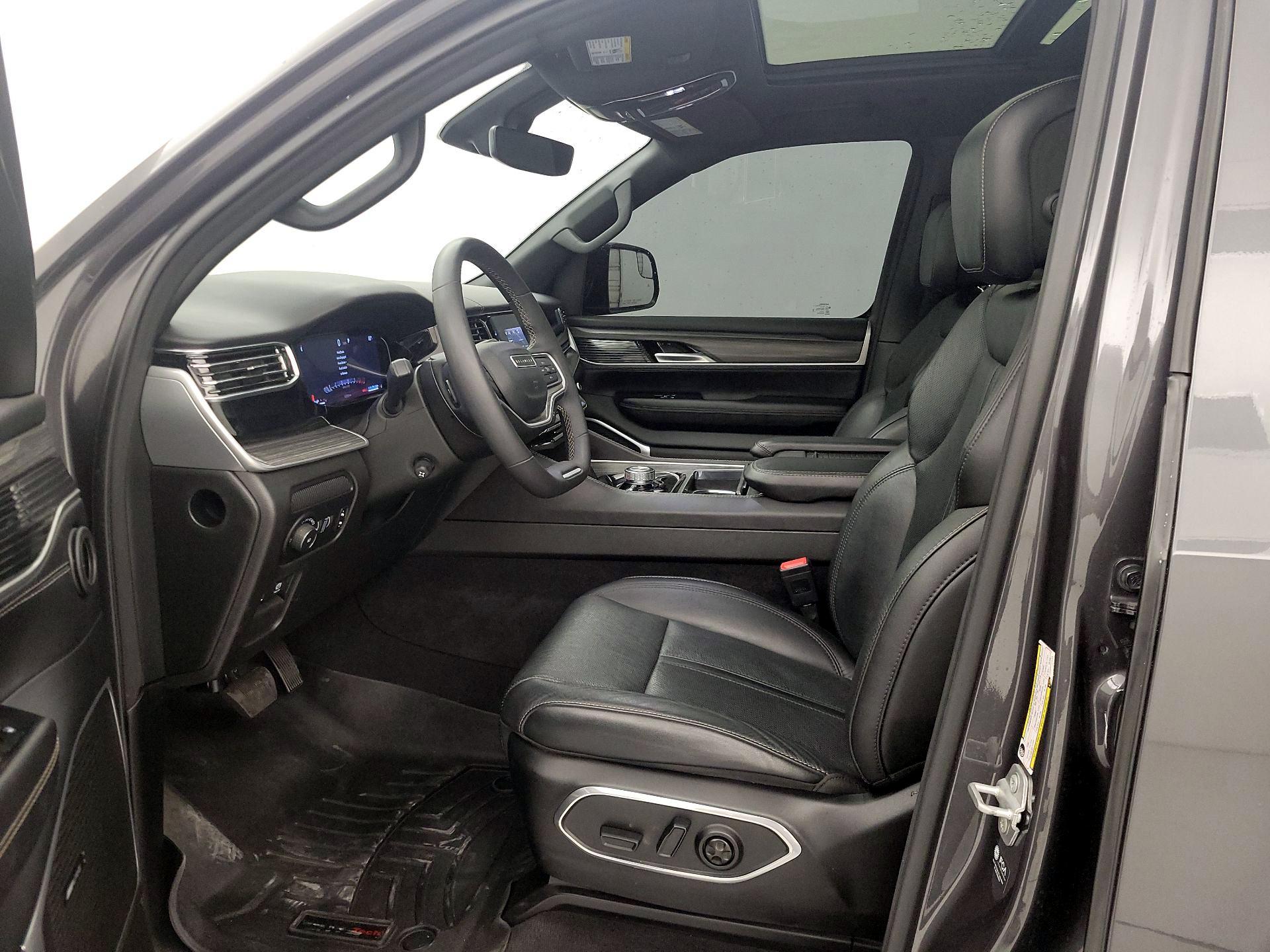 Thumbnail: 2023 Jeep Wagoneer - 11