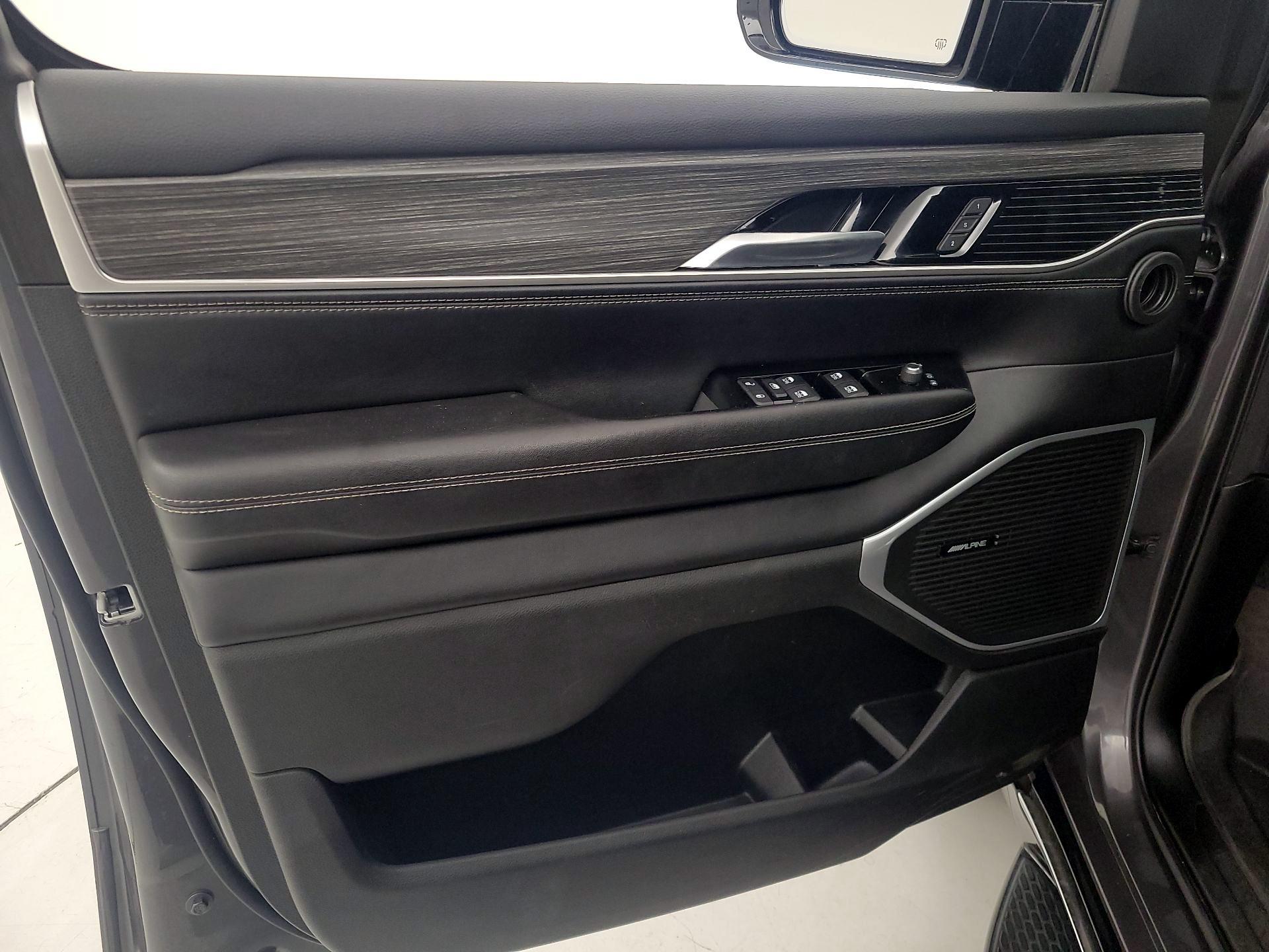 Thumbnail: 2023 Jeep Wagoneer - 12