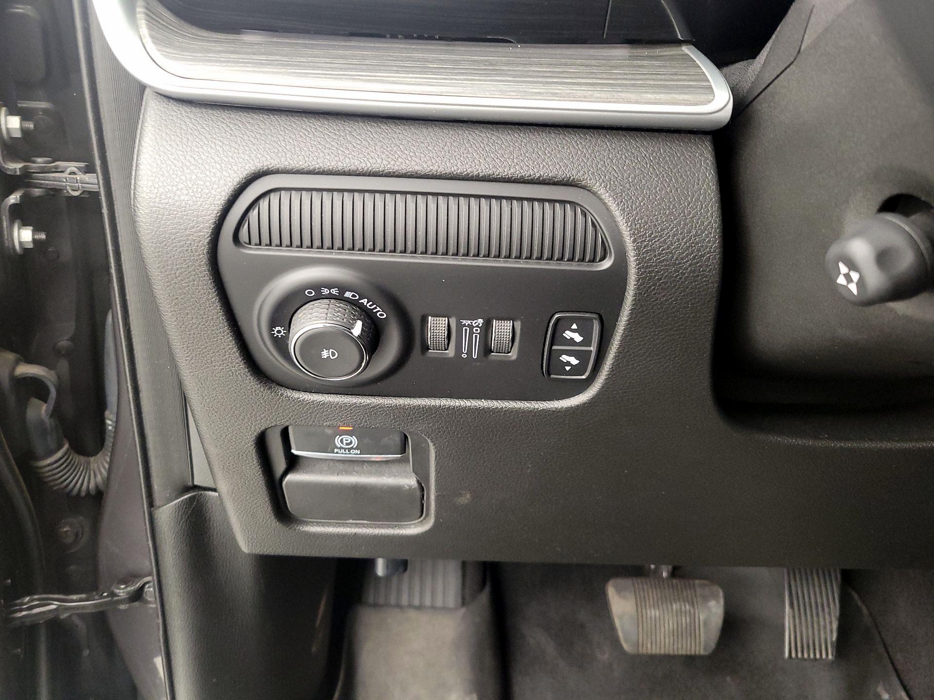 Thumbnail: 2023 Jeep Wagoneer - 13