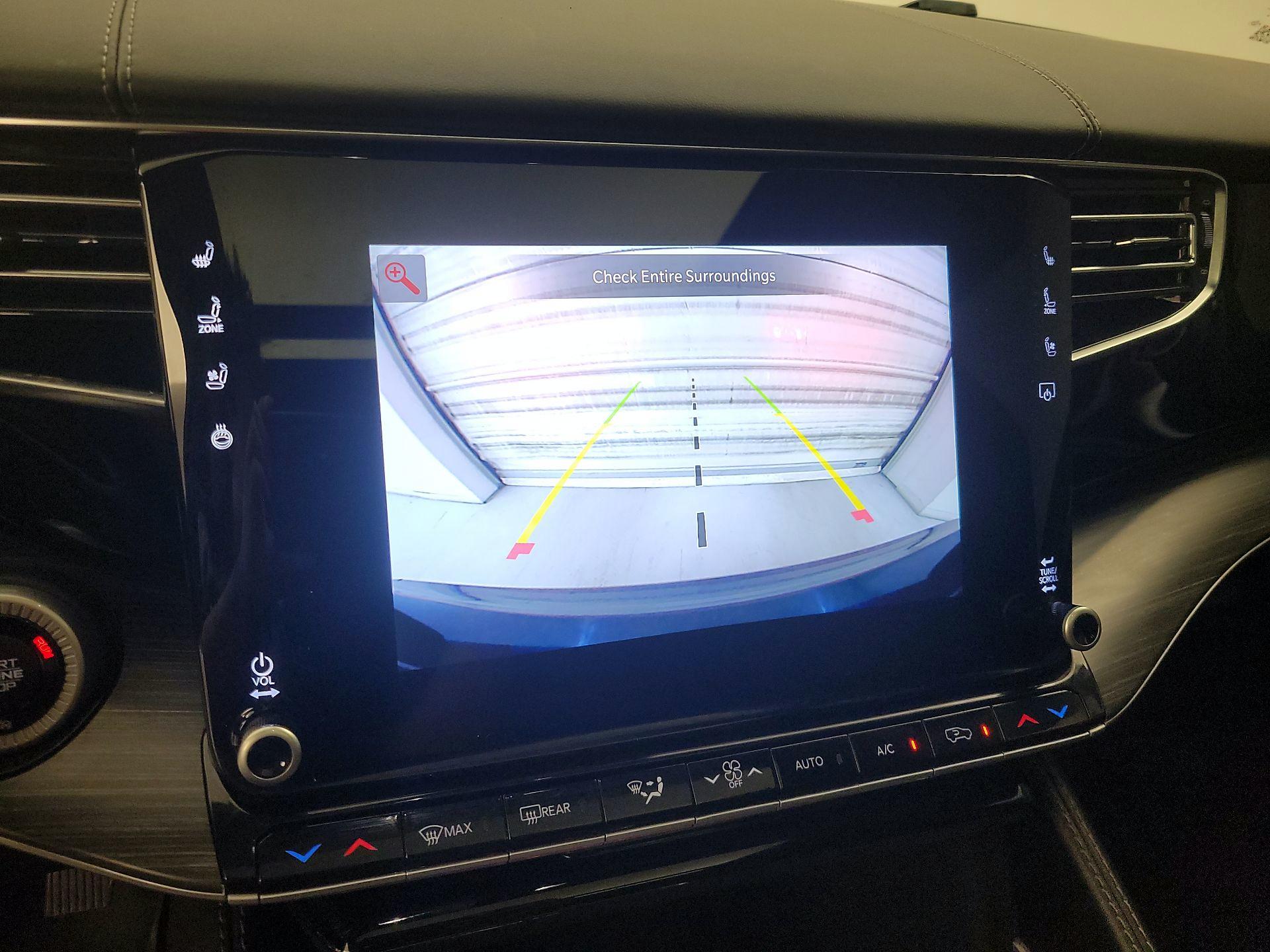 Thumbnail: 2023 Jeep Wagoneer - 15