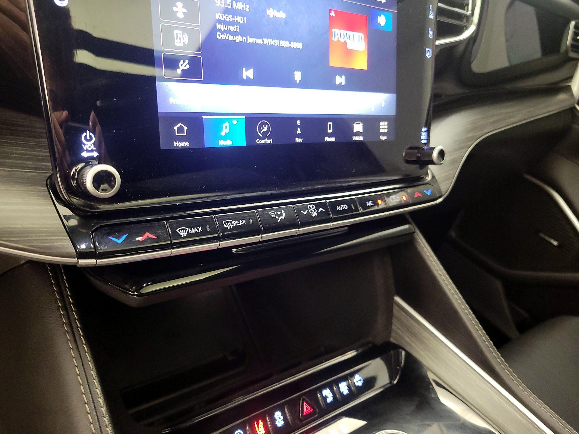 Thumbnail: 2023 Jeep Wagoneer - 17