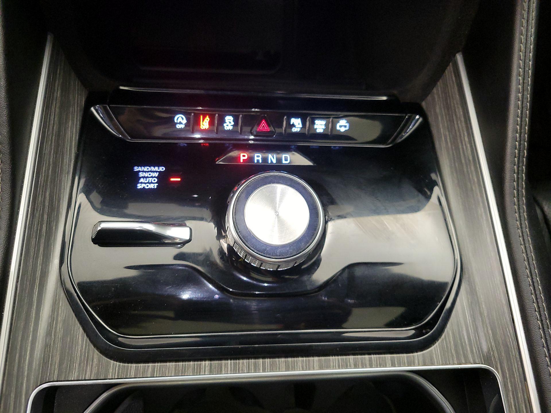 Thumbnail: 2023 Jeep Wagoneer - 18