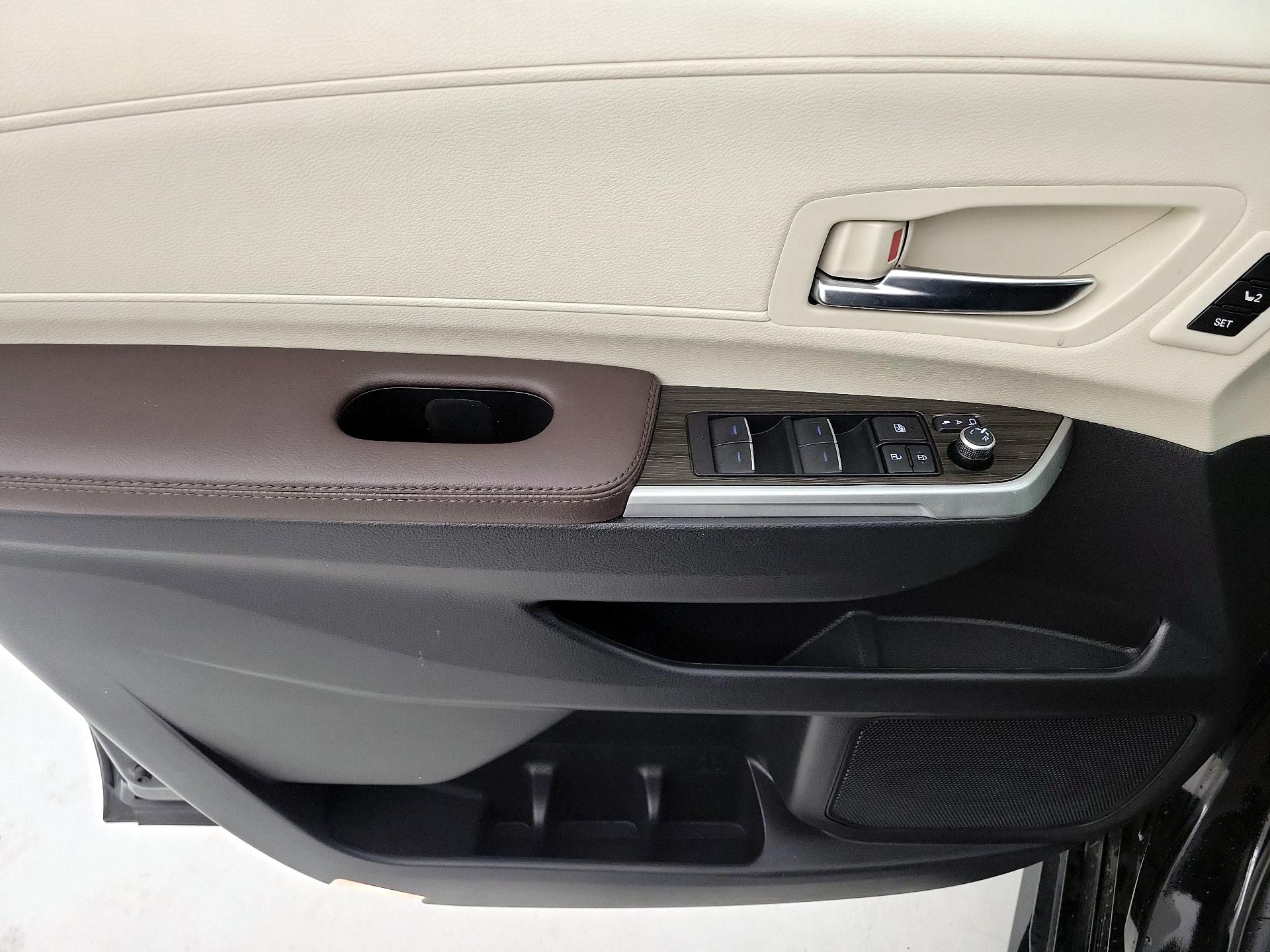 Thumbnail: 2024 Toyota Sienna - 12