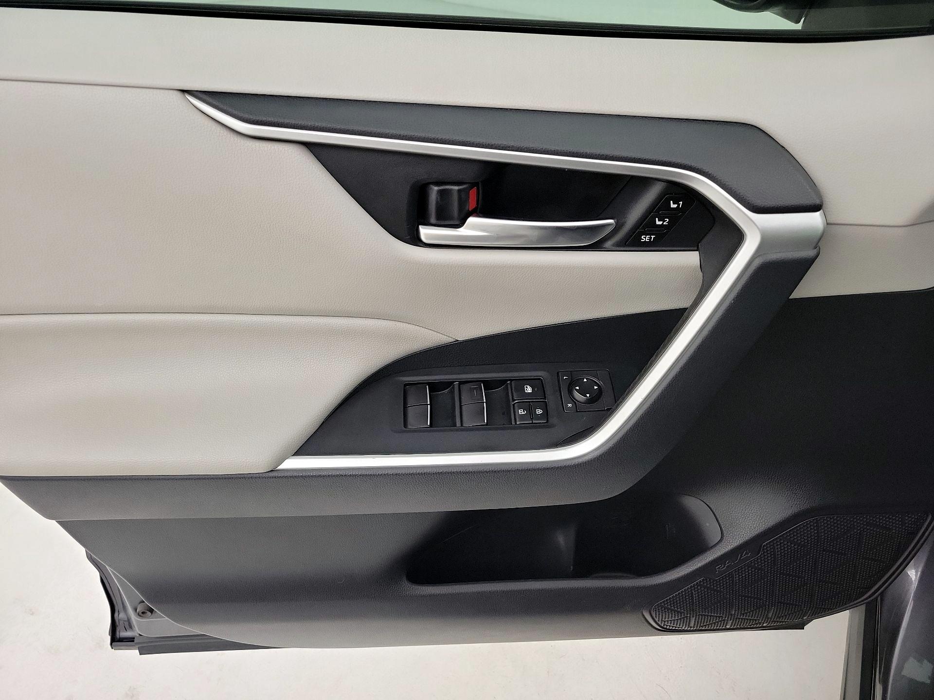 Thumbnail: 2019 Toyota RAV4 - 12