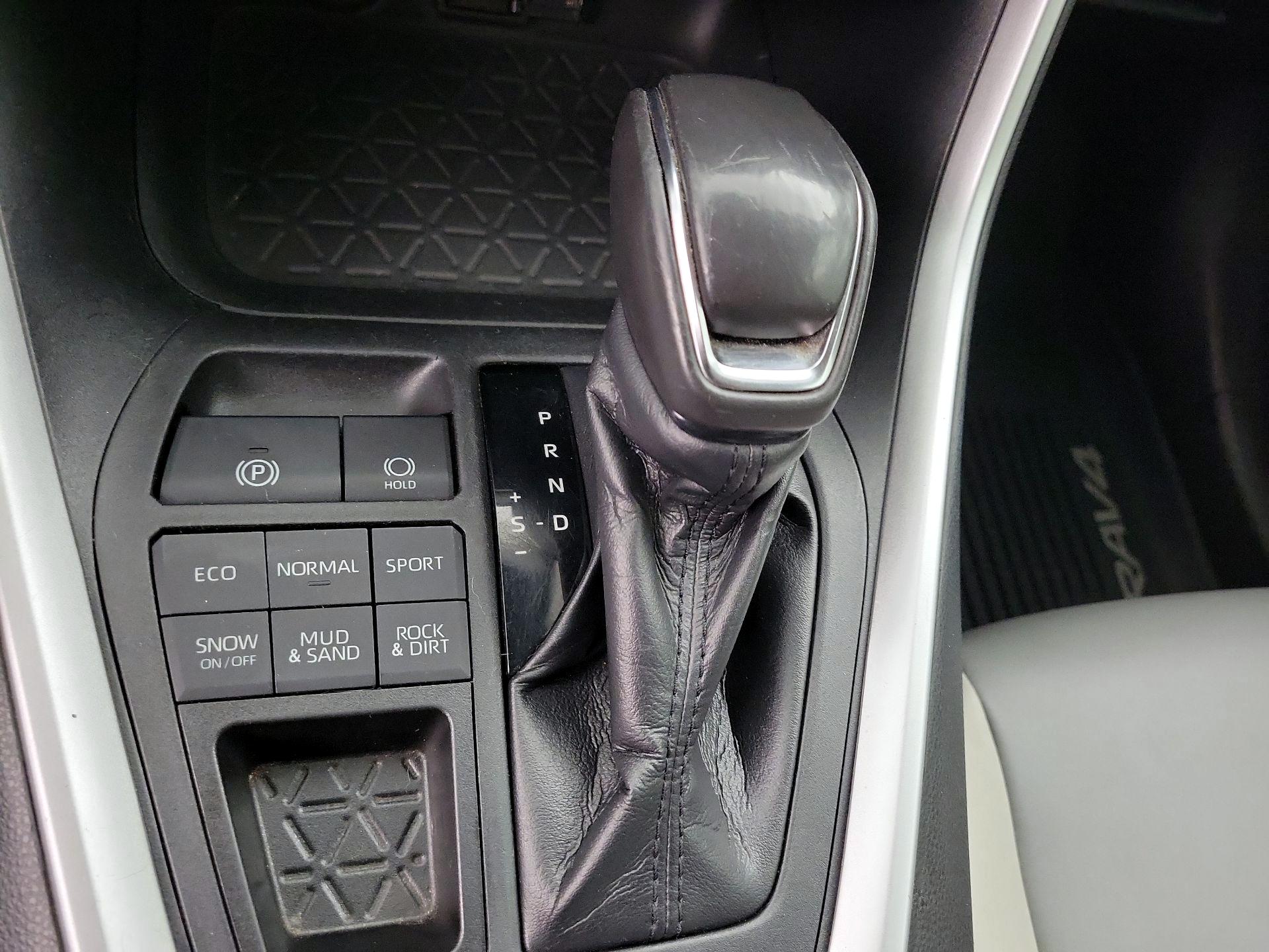 Thumbnail: 2019 Toyota RAV4 - 17