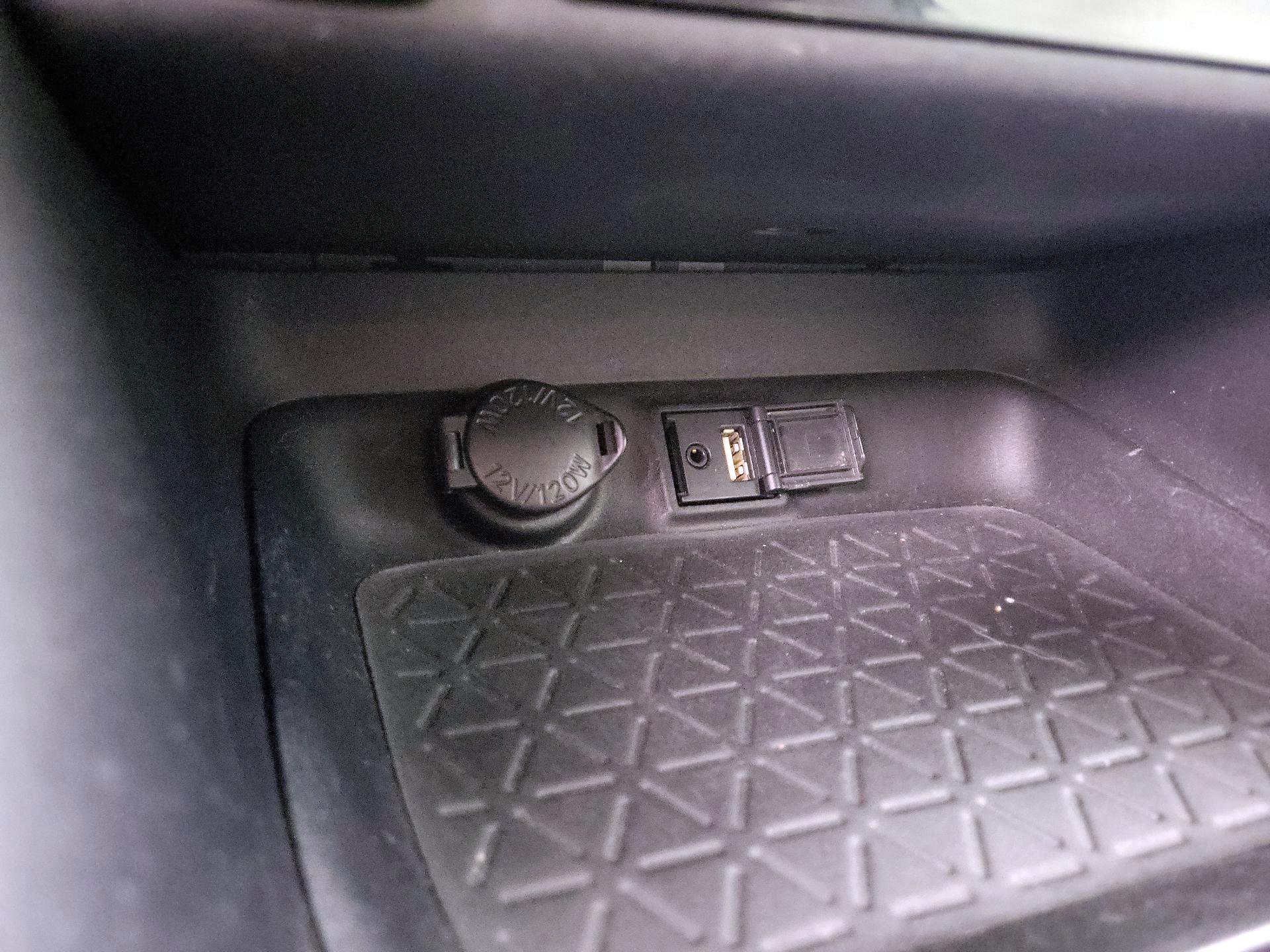 Thumbnail: 2019 Toyota RAV4 - 18