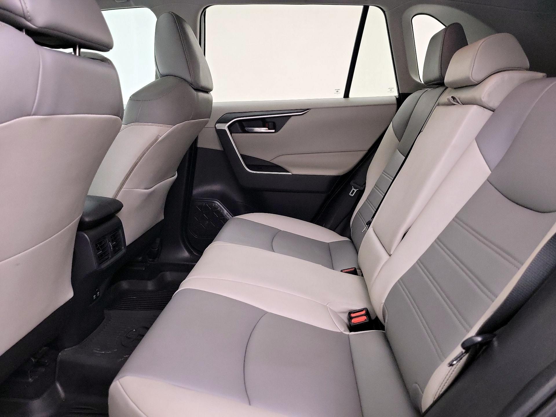 Thumbnail: 2019 Toyota RAV4 - 20