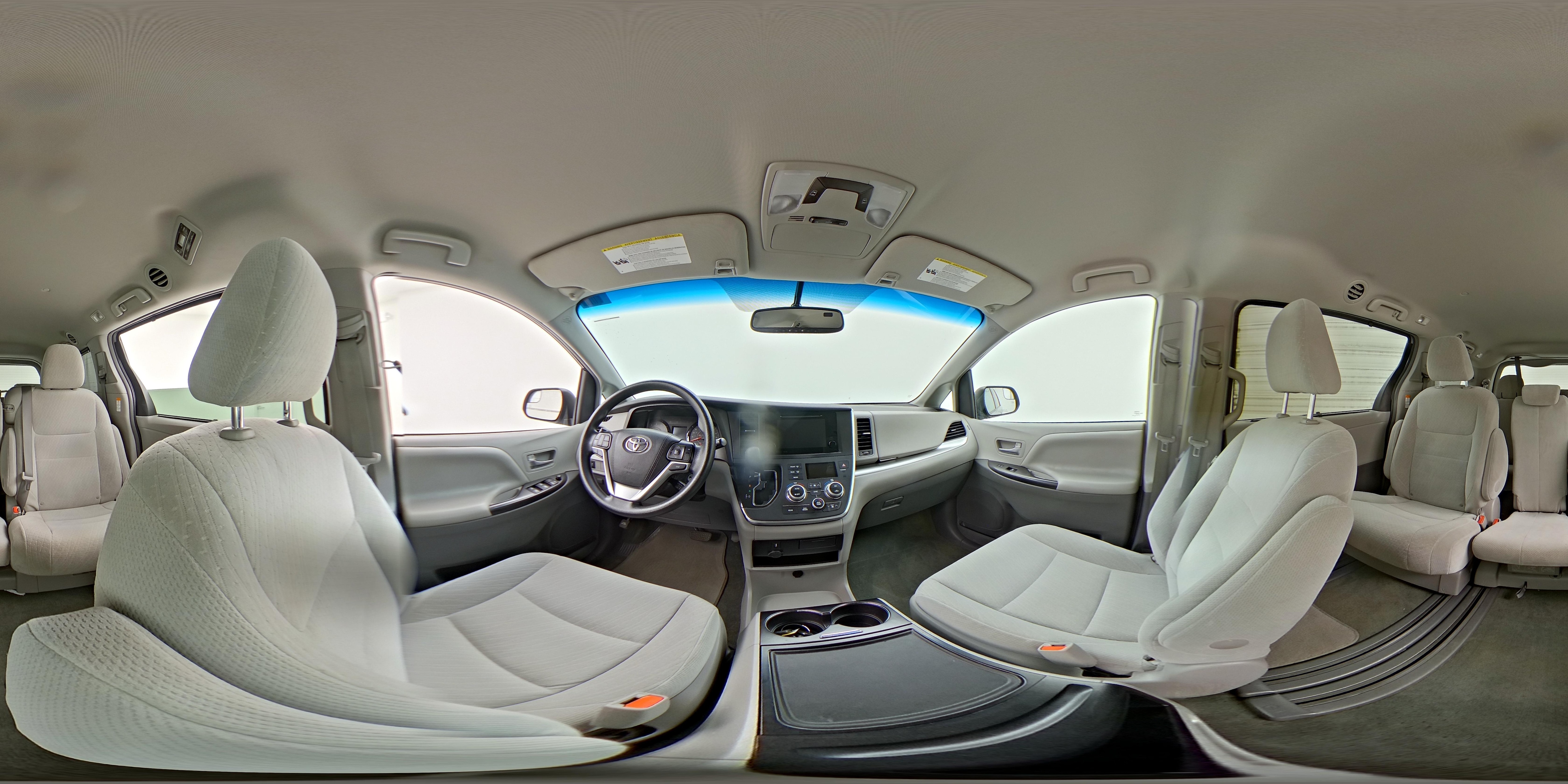 2017 Toyota Sienna LE - Photo 25