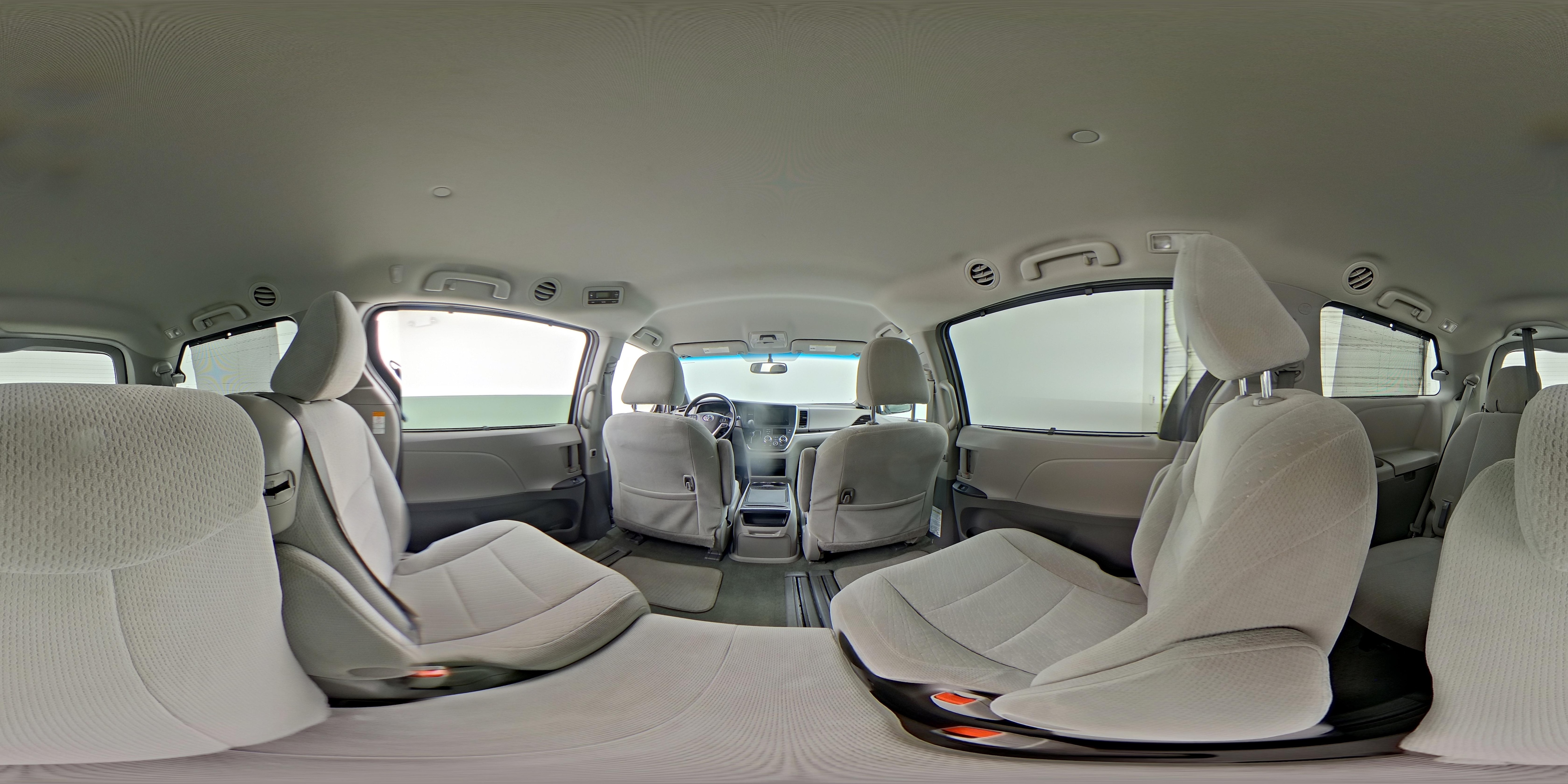 2017 Toyota Sienna LE - Photo 26