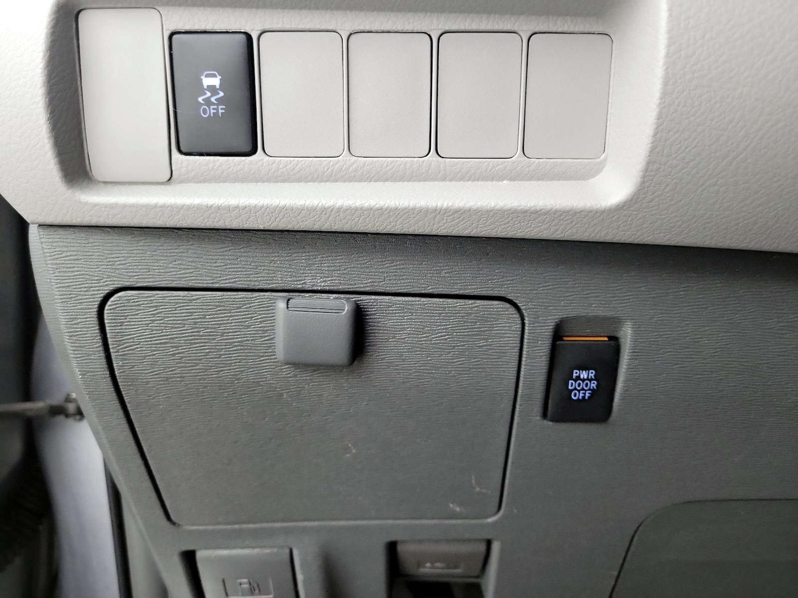 2017 Toyota Sienna LE - Photo 14