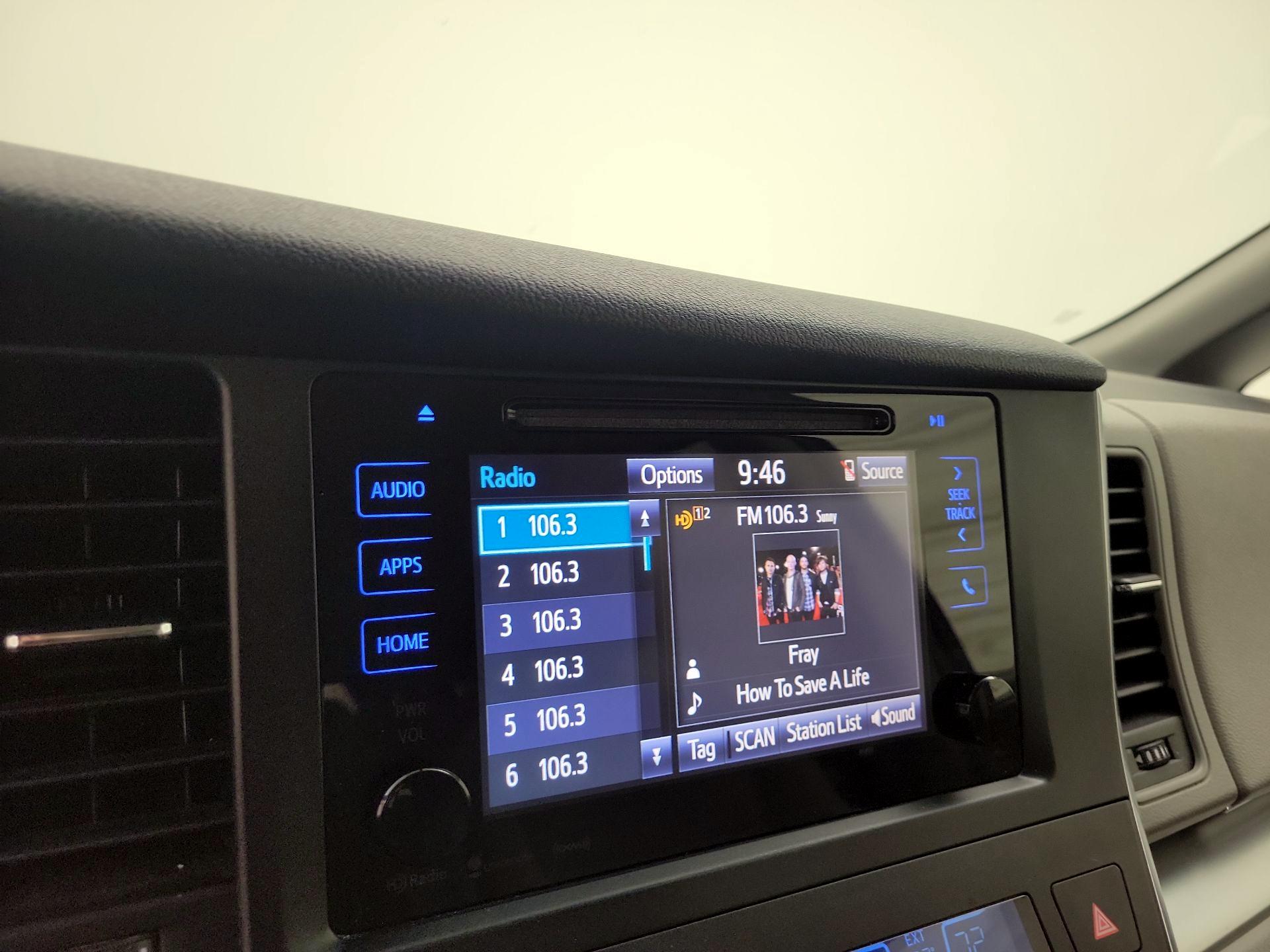 Thumbnail: 2017 Toyota Sienna - 15
