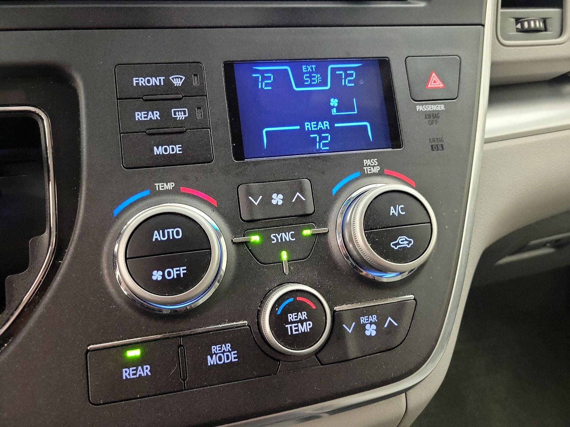Thumbnail: 2017 Toyota Sienna - 16