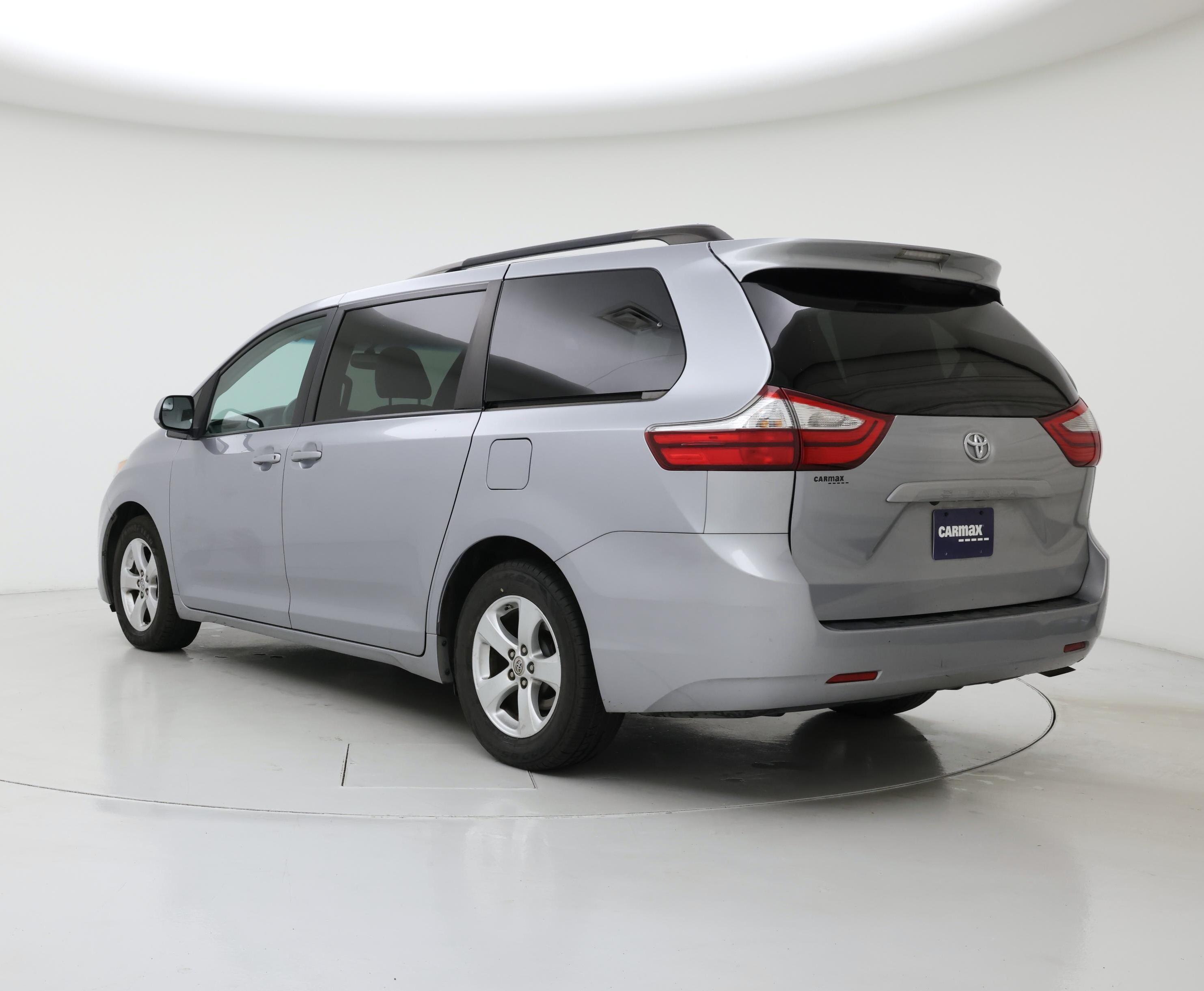 Thumbnail: 2017 Toyota Sienna - 2