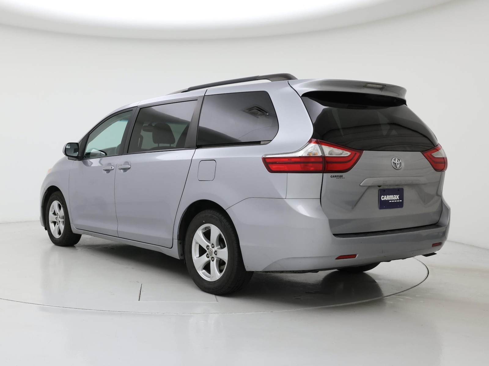 2017 Toyota Sienna LE - Photo 3