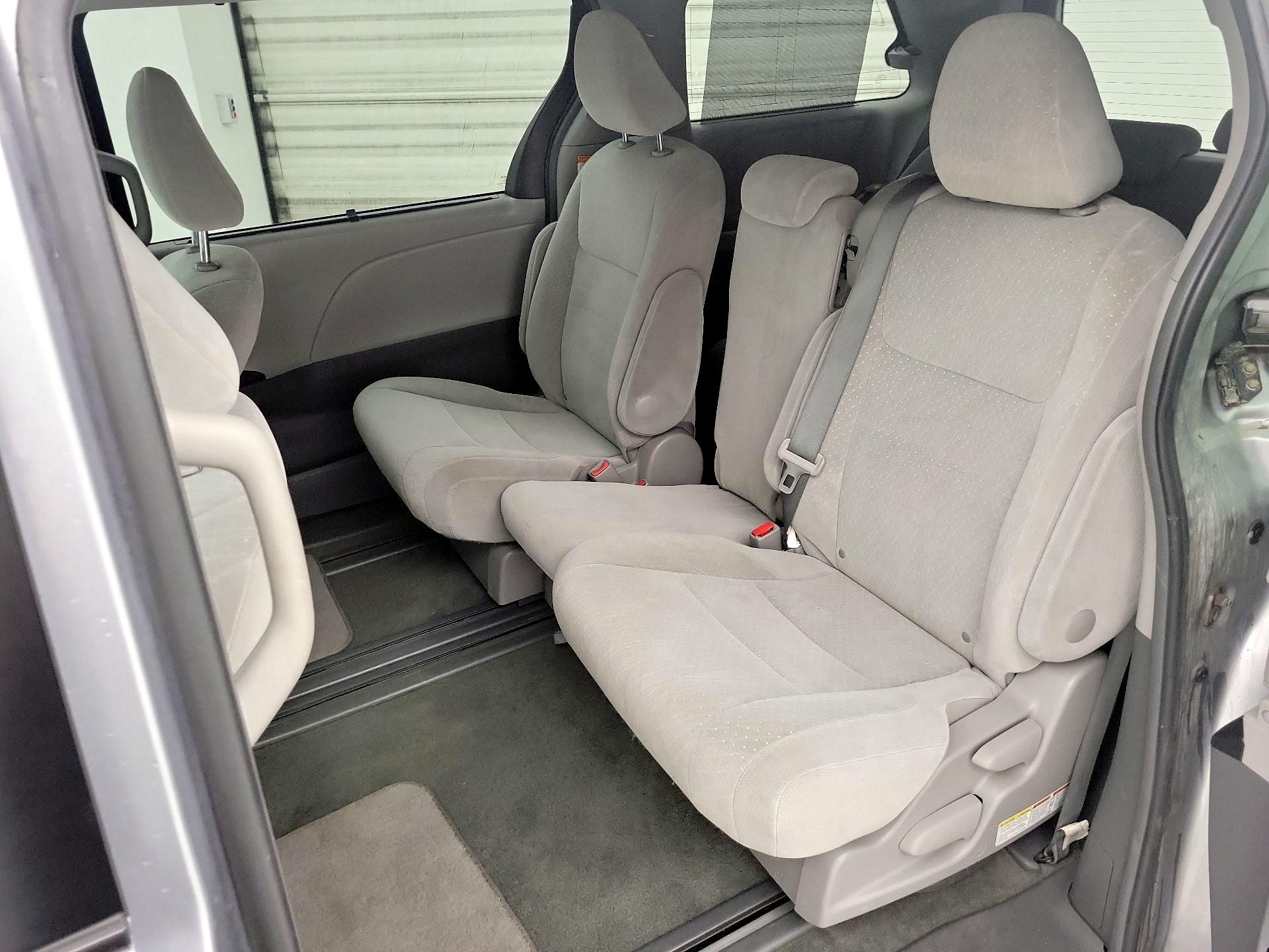 Thumbnail: 2017 Toyota Sienna - 19