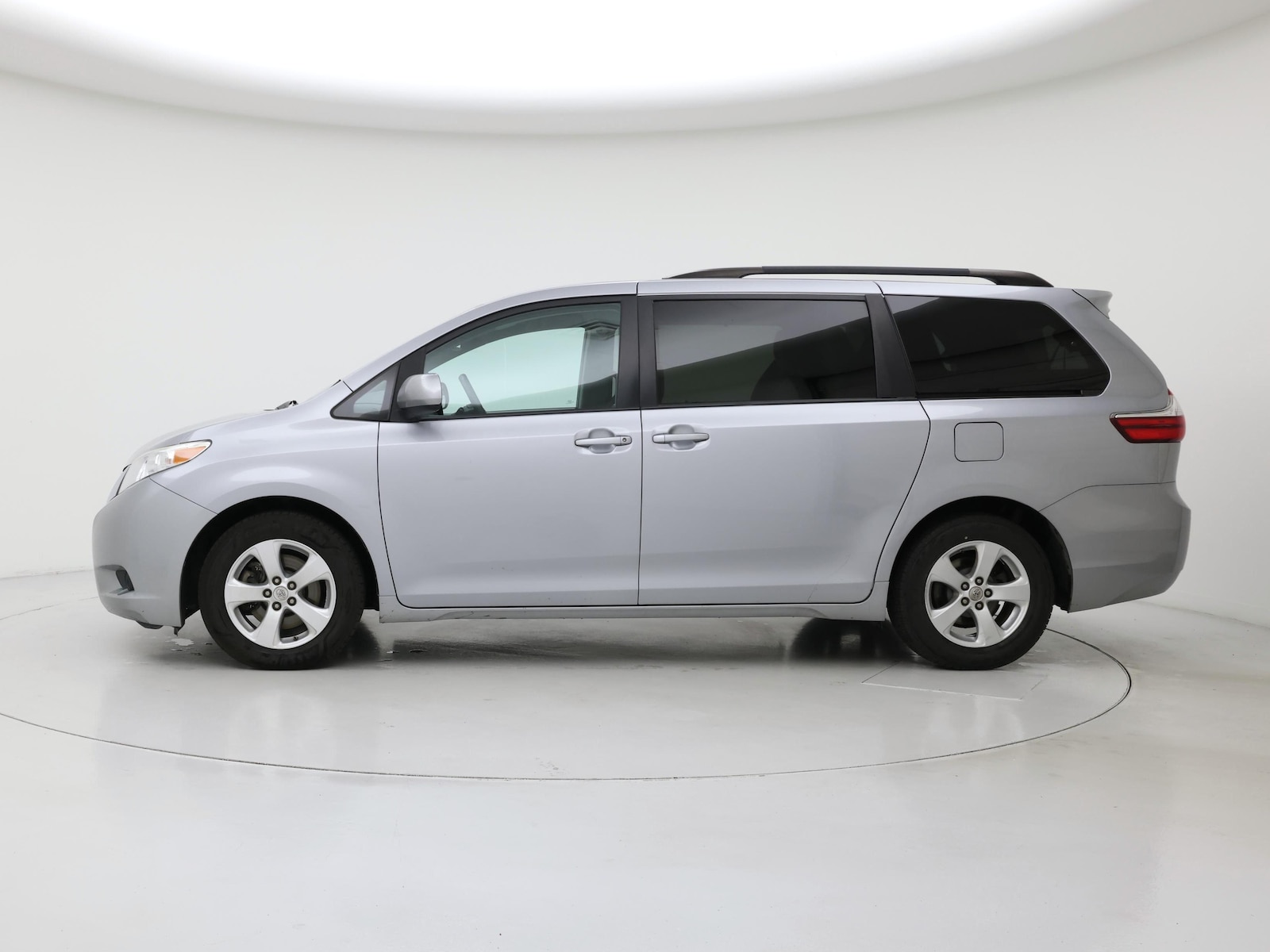2017 Toyota Sienna LE - Photo 4
