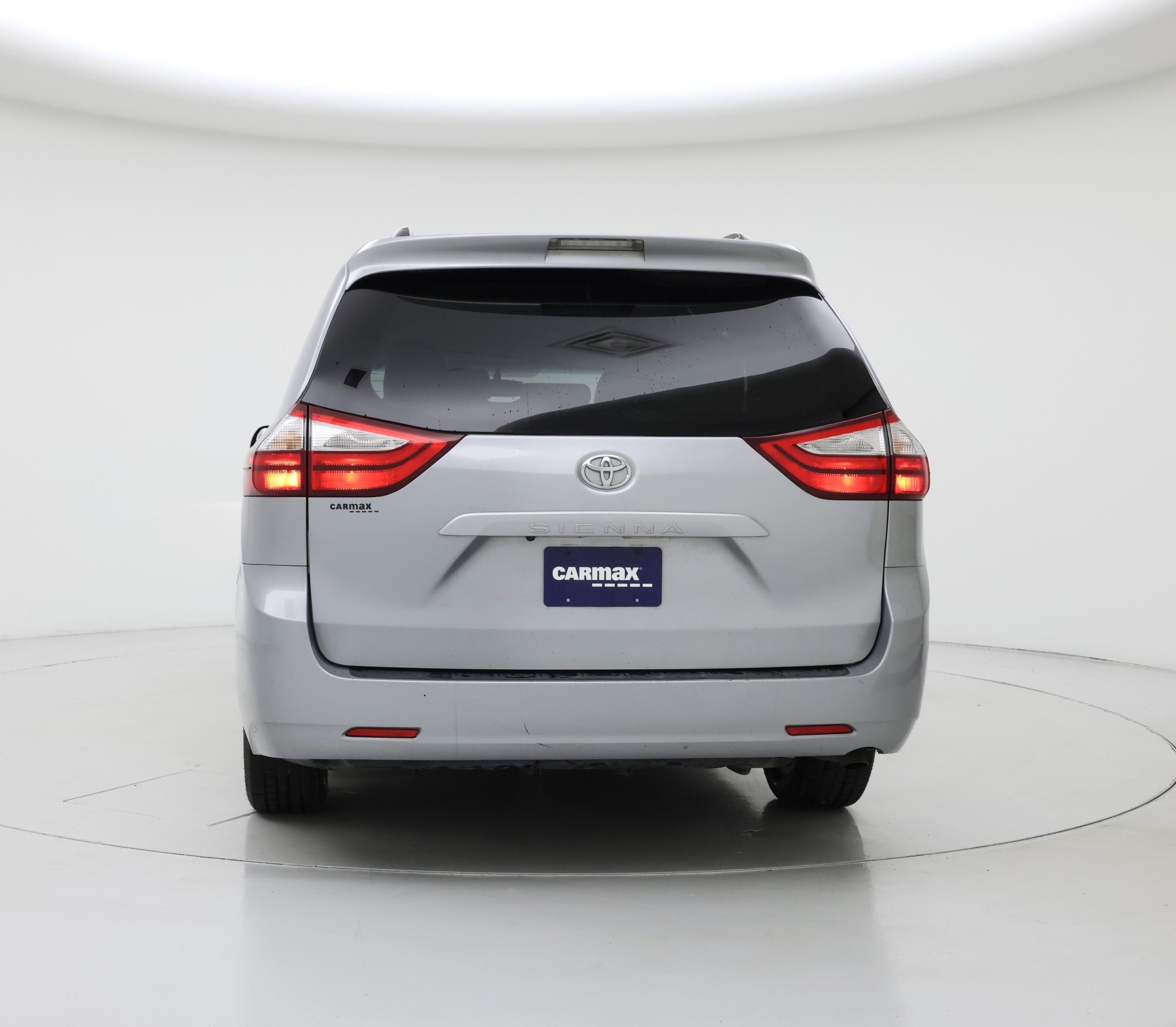 Thumbnail: 2017 Toyota Sienna - 6