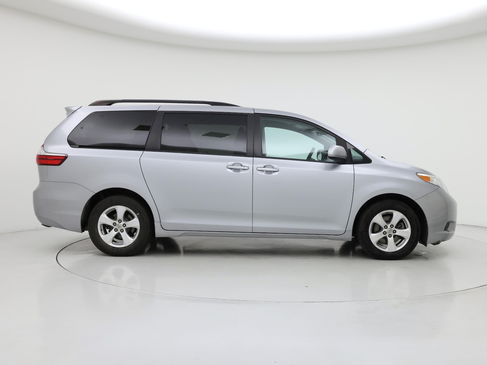 2017 Toyota Sienna LE - Photo 8