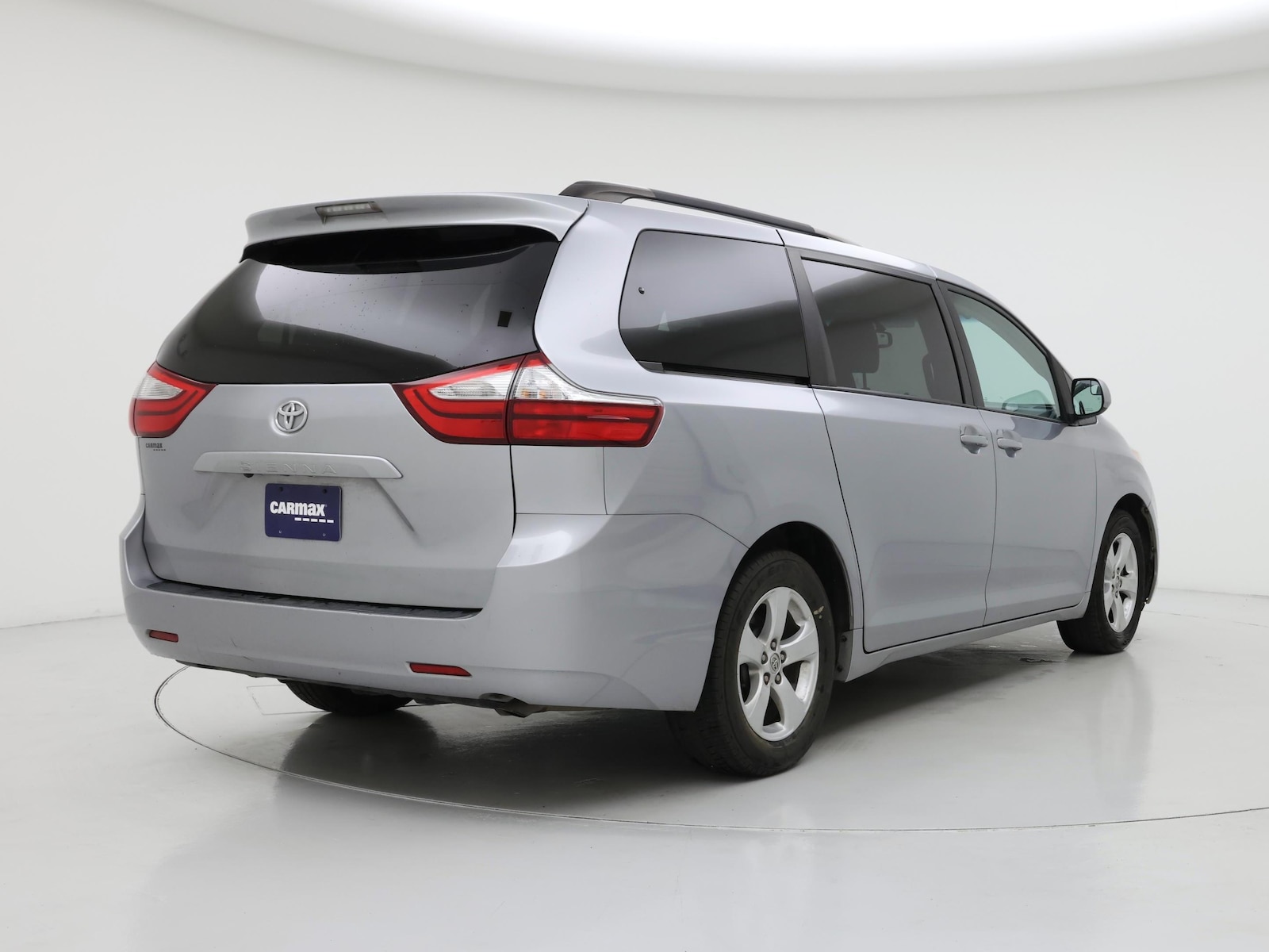 2017 Toyota Sienna LE - Photo 9