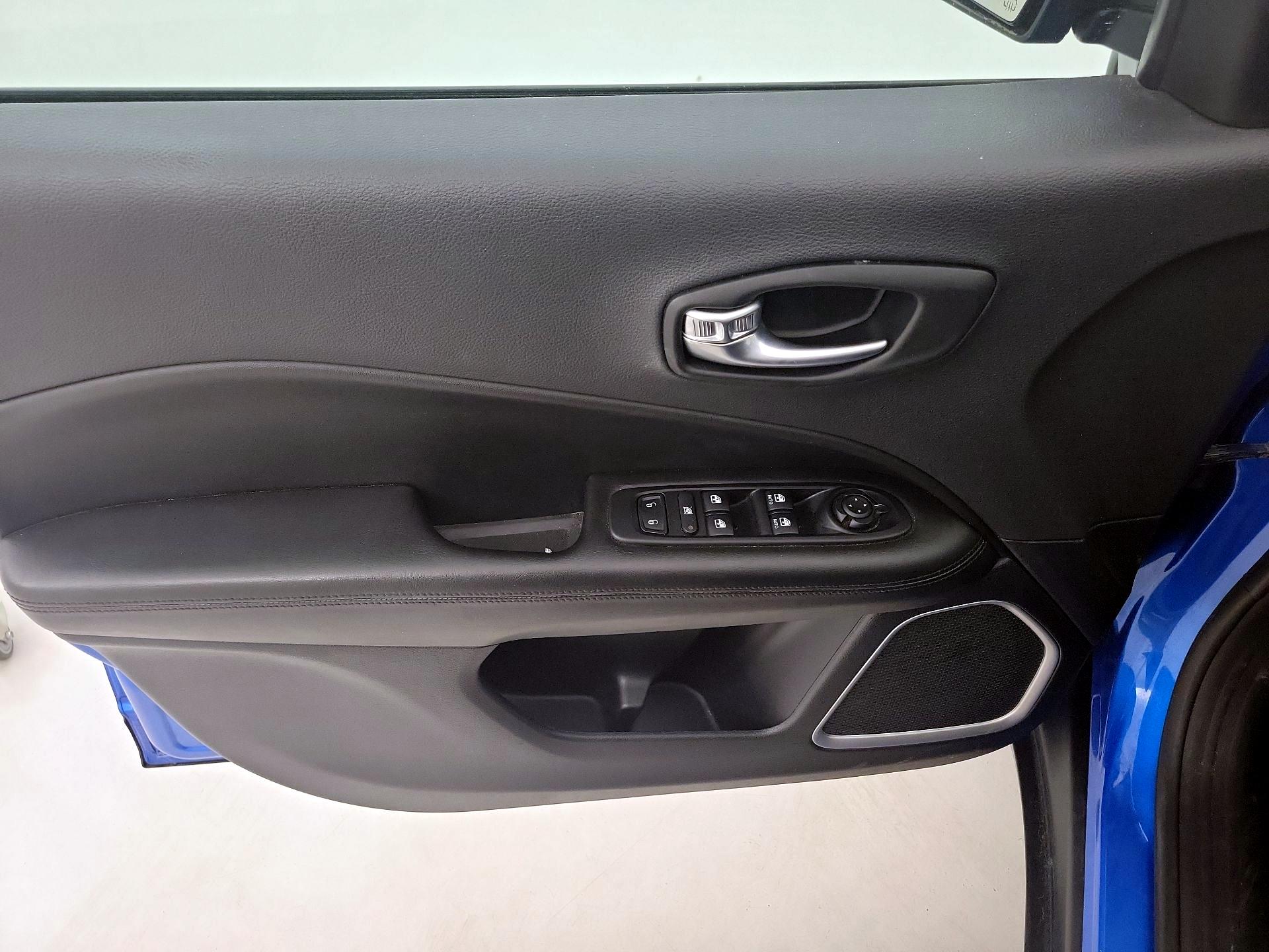 Thumbnail: 2021 Jeep Compass - 12