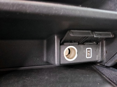 USB/AUX Ports