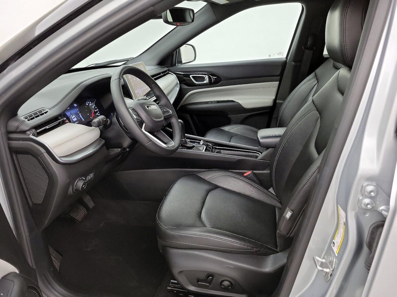 2025 Jeep Compass Limited - Photo 12