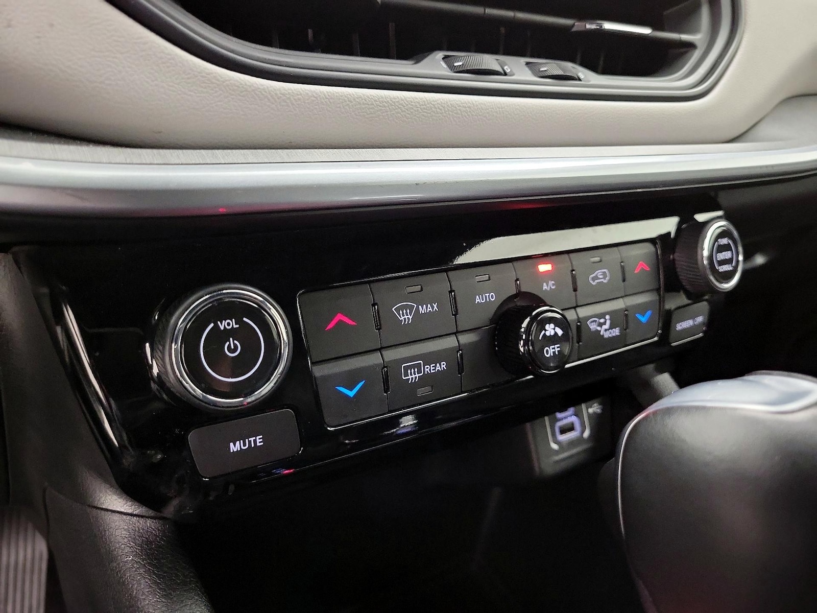 2025 Jeep Compass Limited - Photo 17