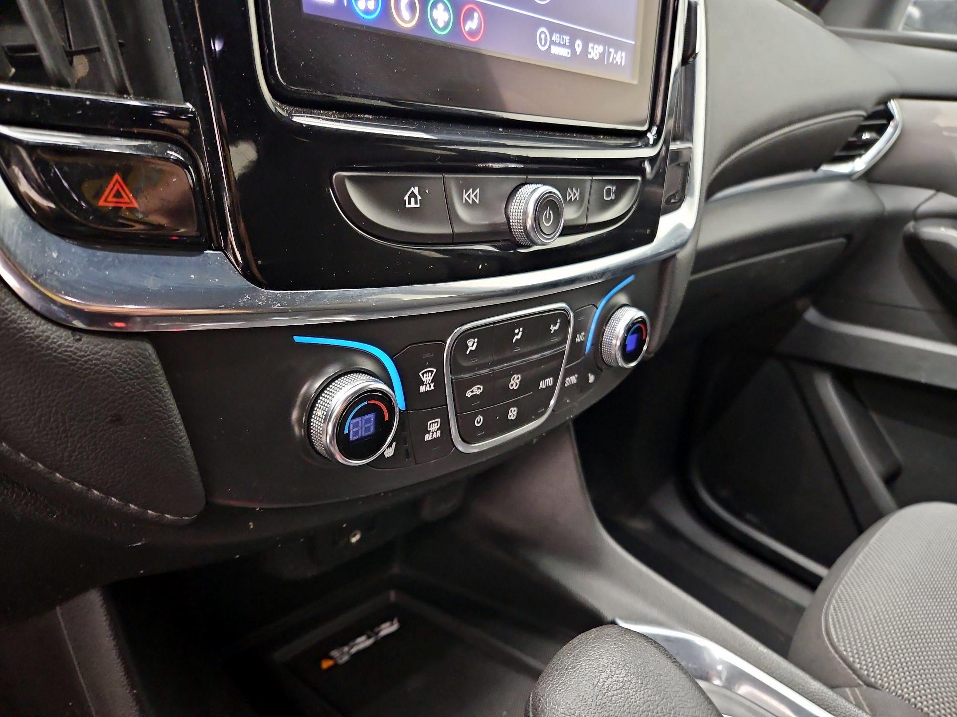 Thumbnail: 2022 Chevrolet Traverse - 16