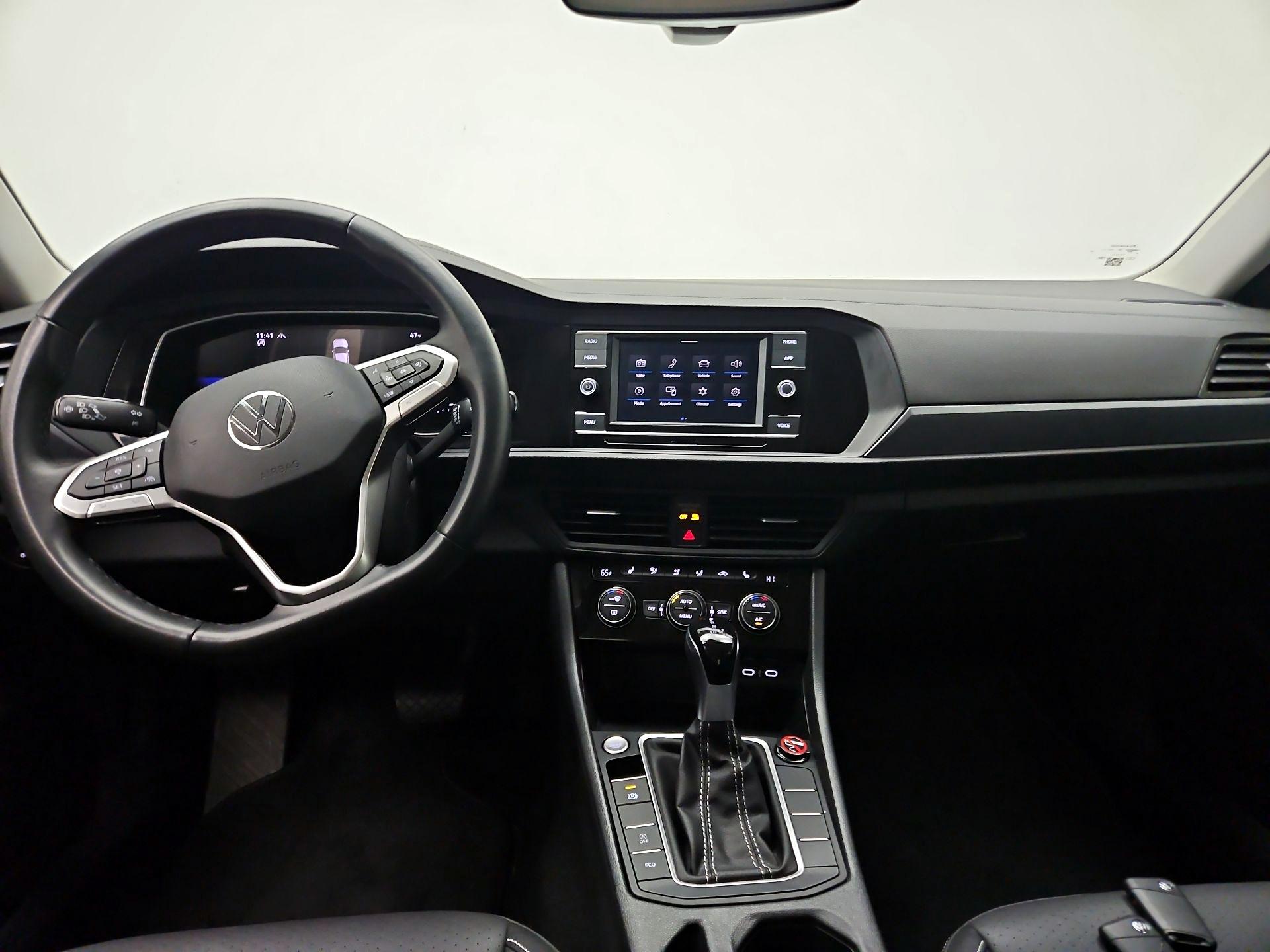 Thumbnail: 2024 Volkswagen Jetta - 9