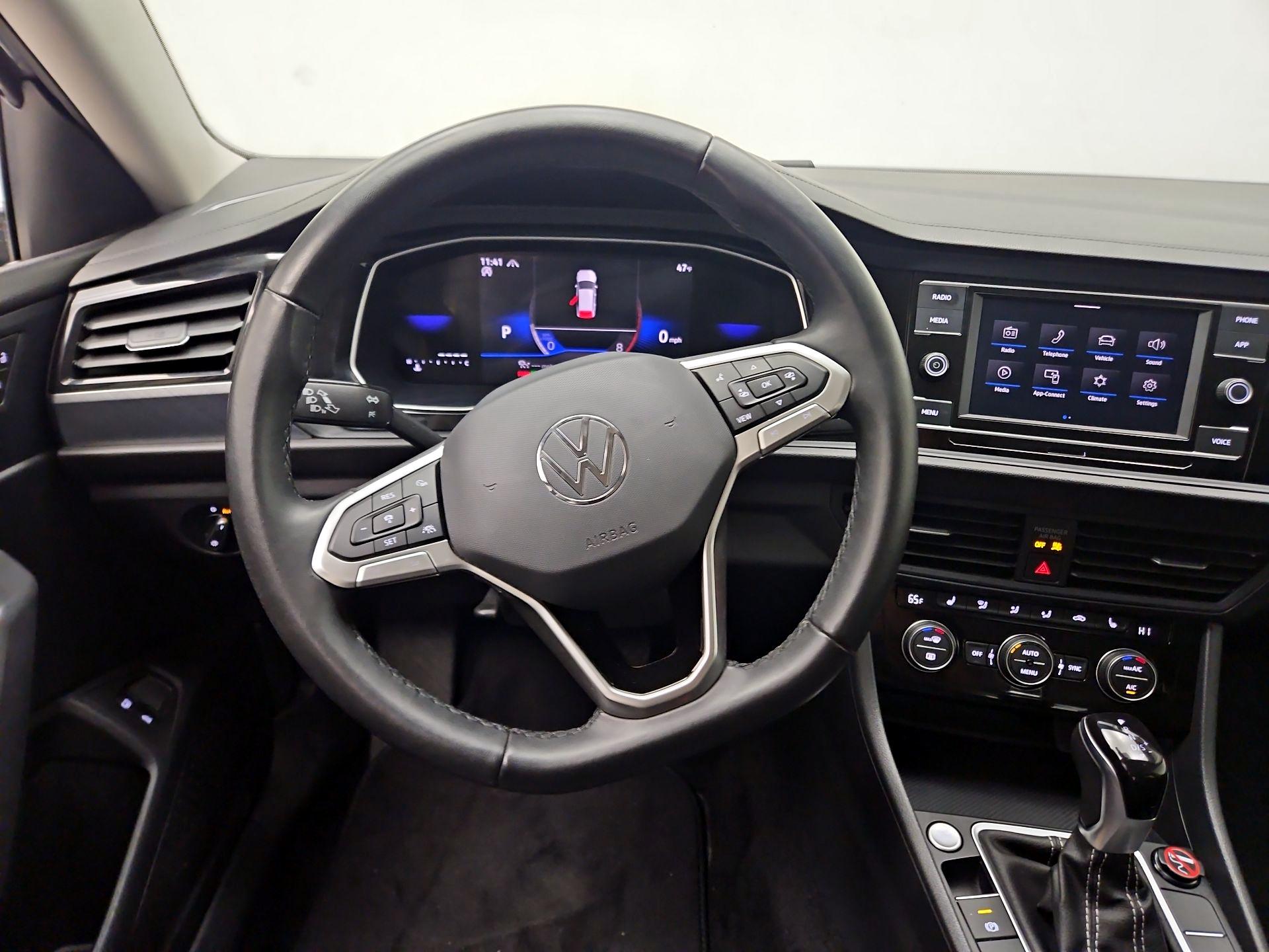 Thumbnail: 2024 Volkswagen Jetta - 10