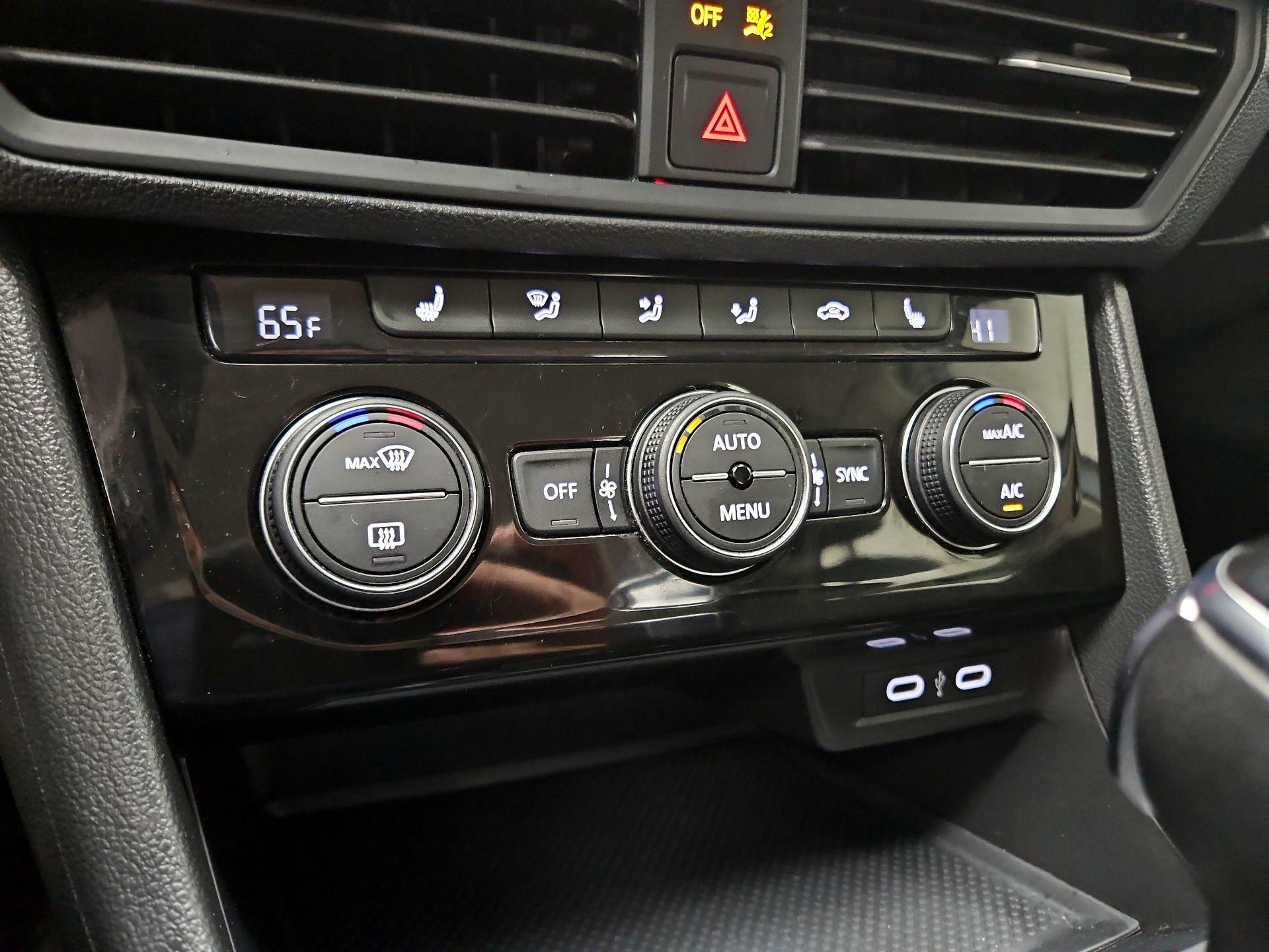 Thumbnail: 2024 Volkswagen Jetta - 16