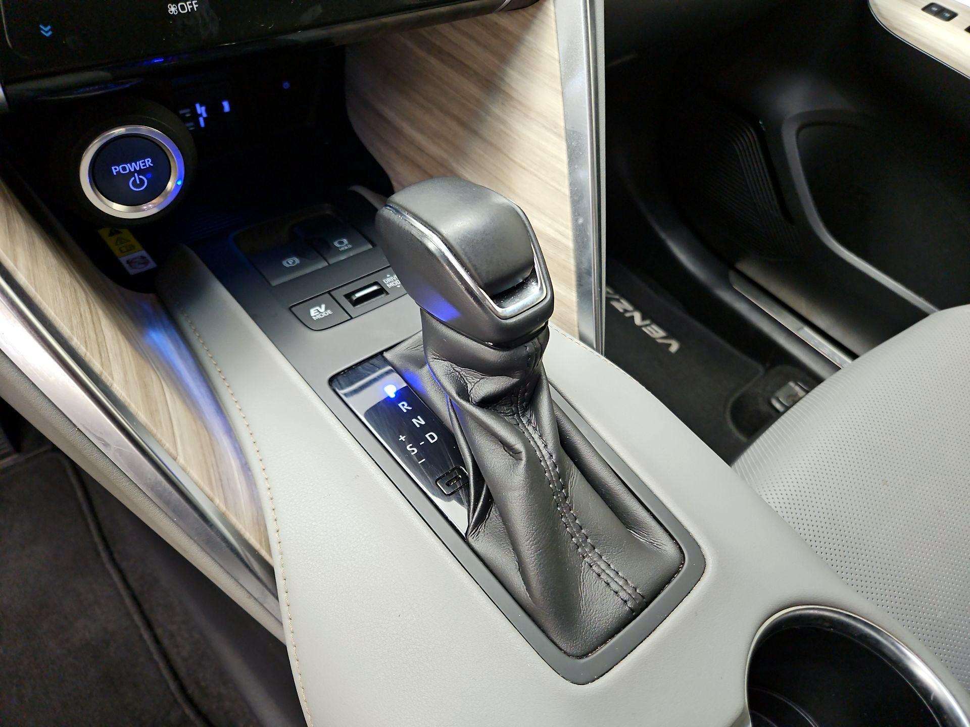 Thumbnail: 2022 Toyota Venza - 18
