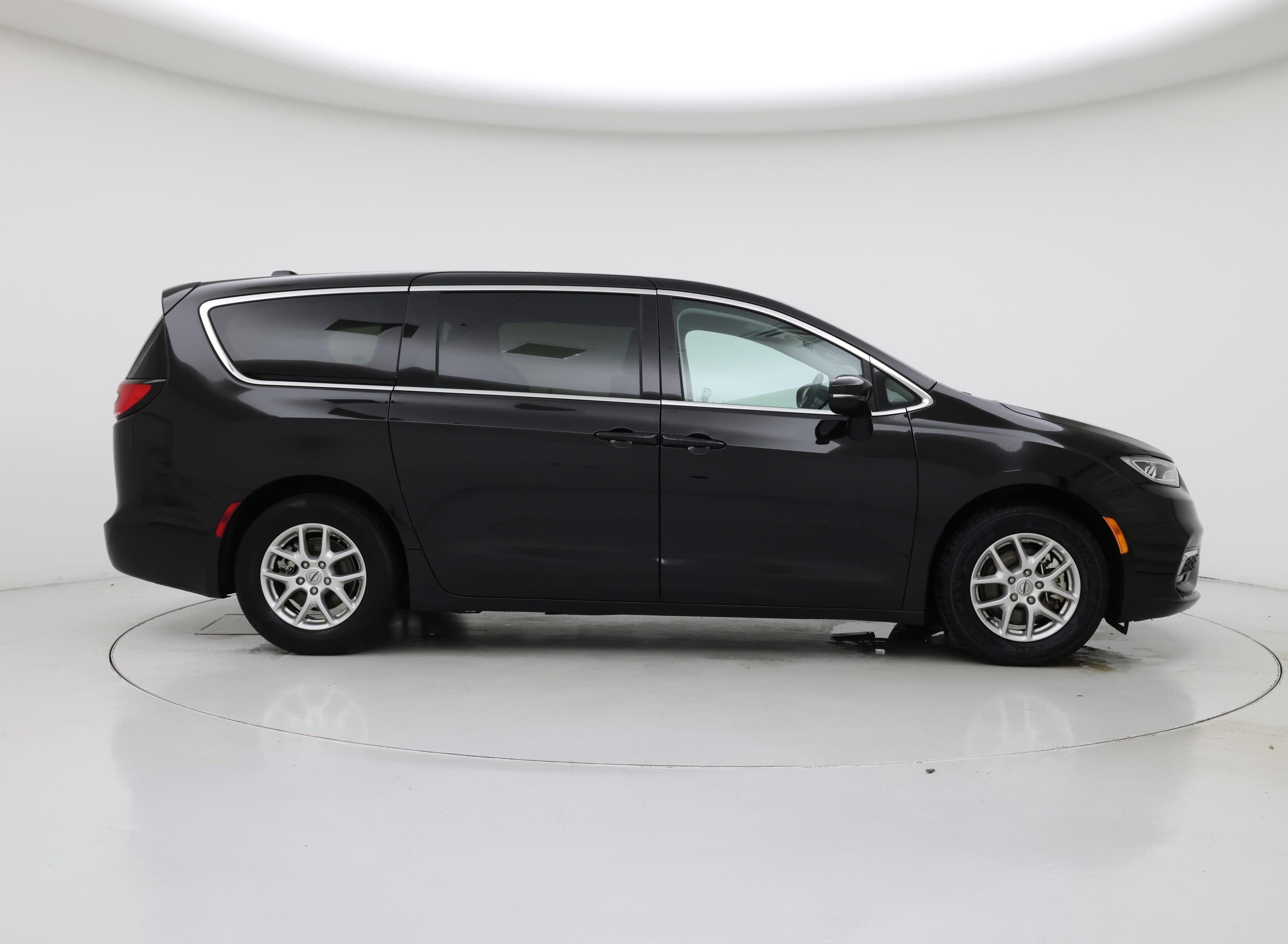 Thumbnail: 2024 Chrysler Pacifica - 7