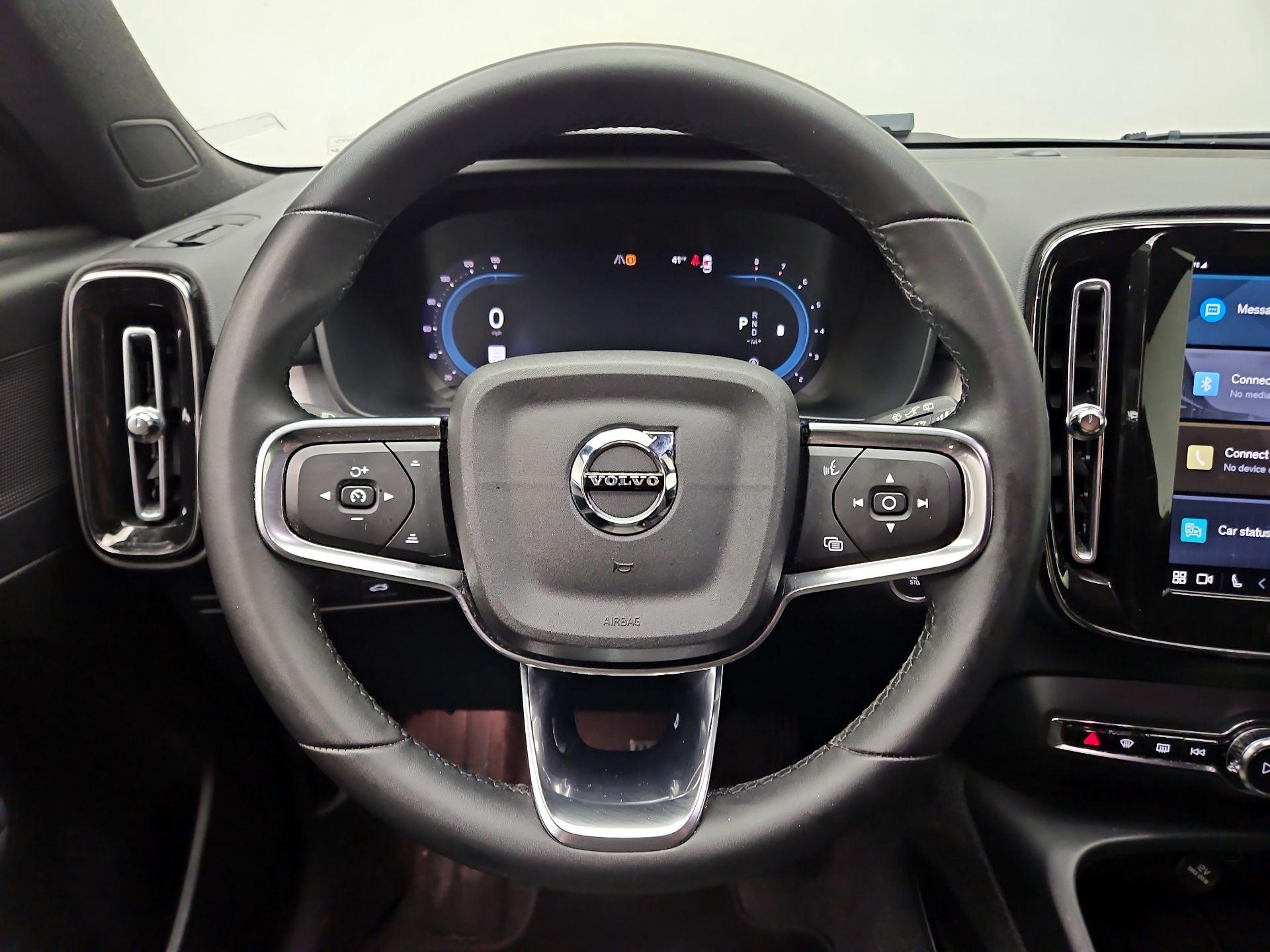 Thumbnail: 2024 Volvo XC40 - 10