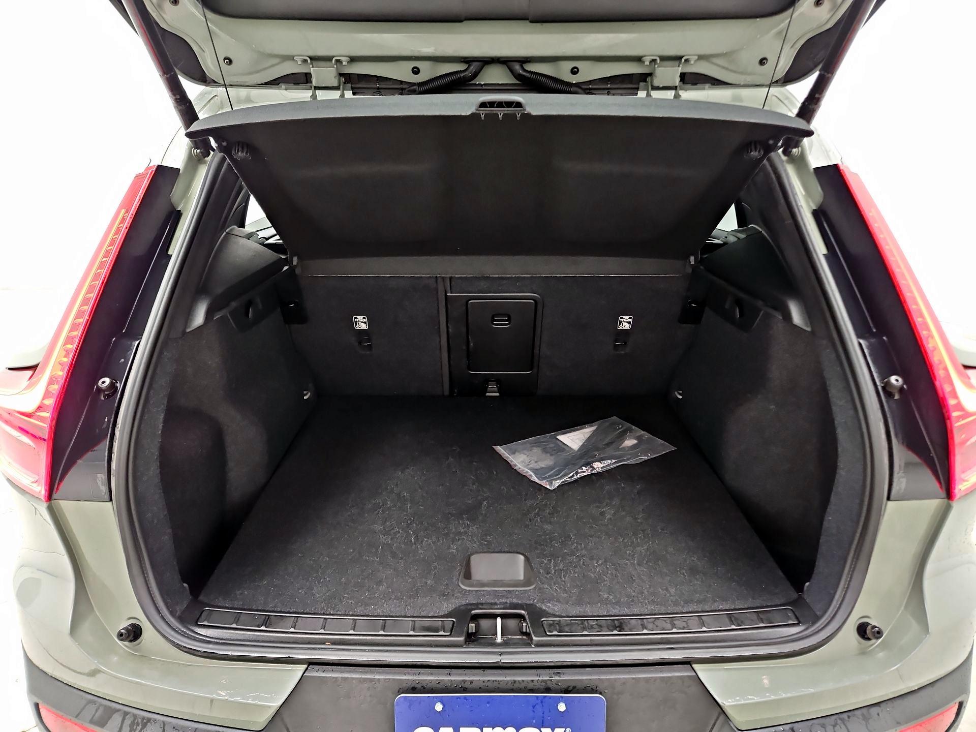 Thumbnail: 2024 Volvo XC40 - 20