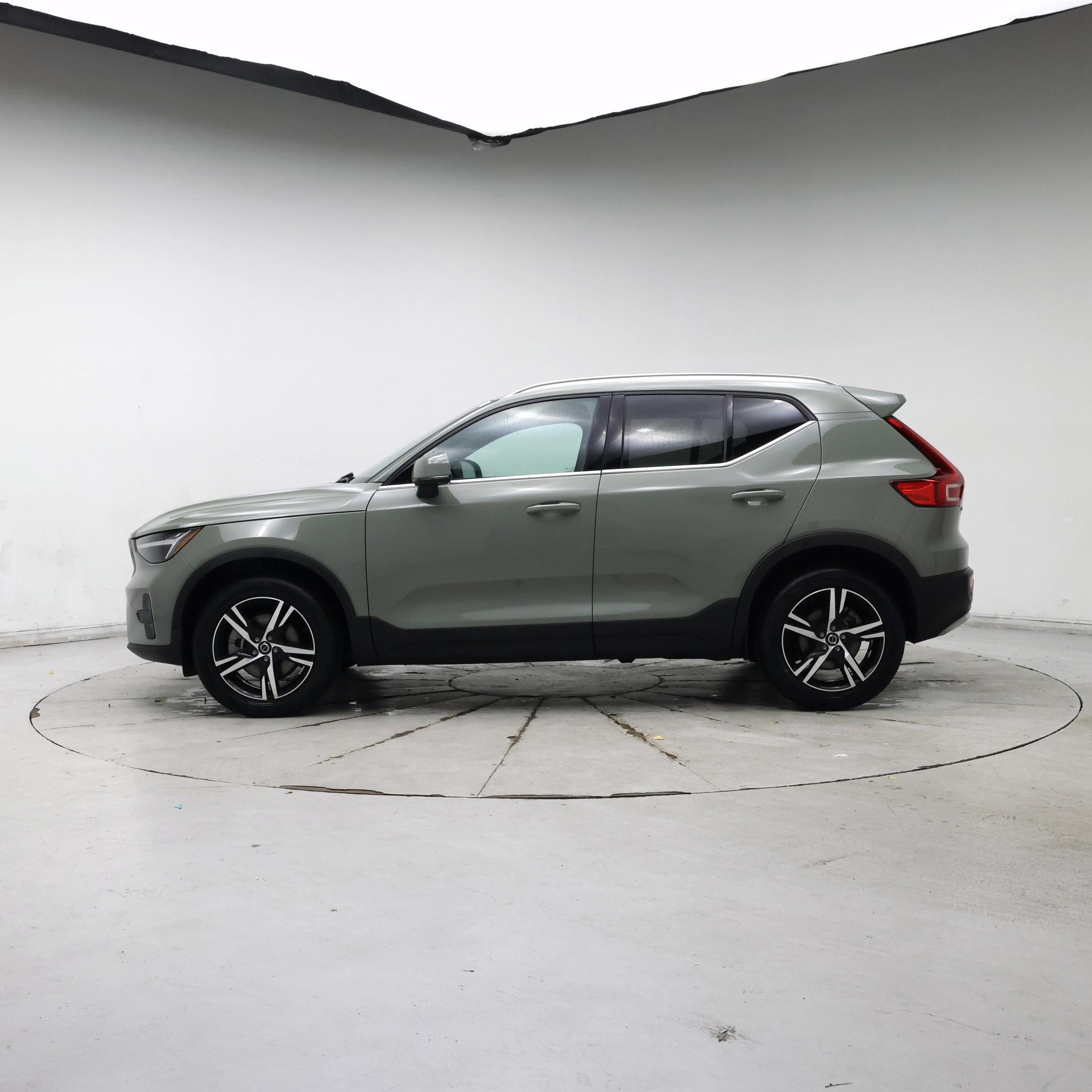 Thumbnail: 2024 Volvo XC40 - 3