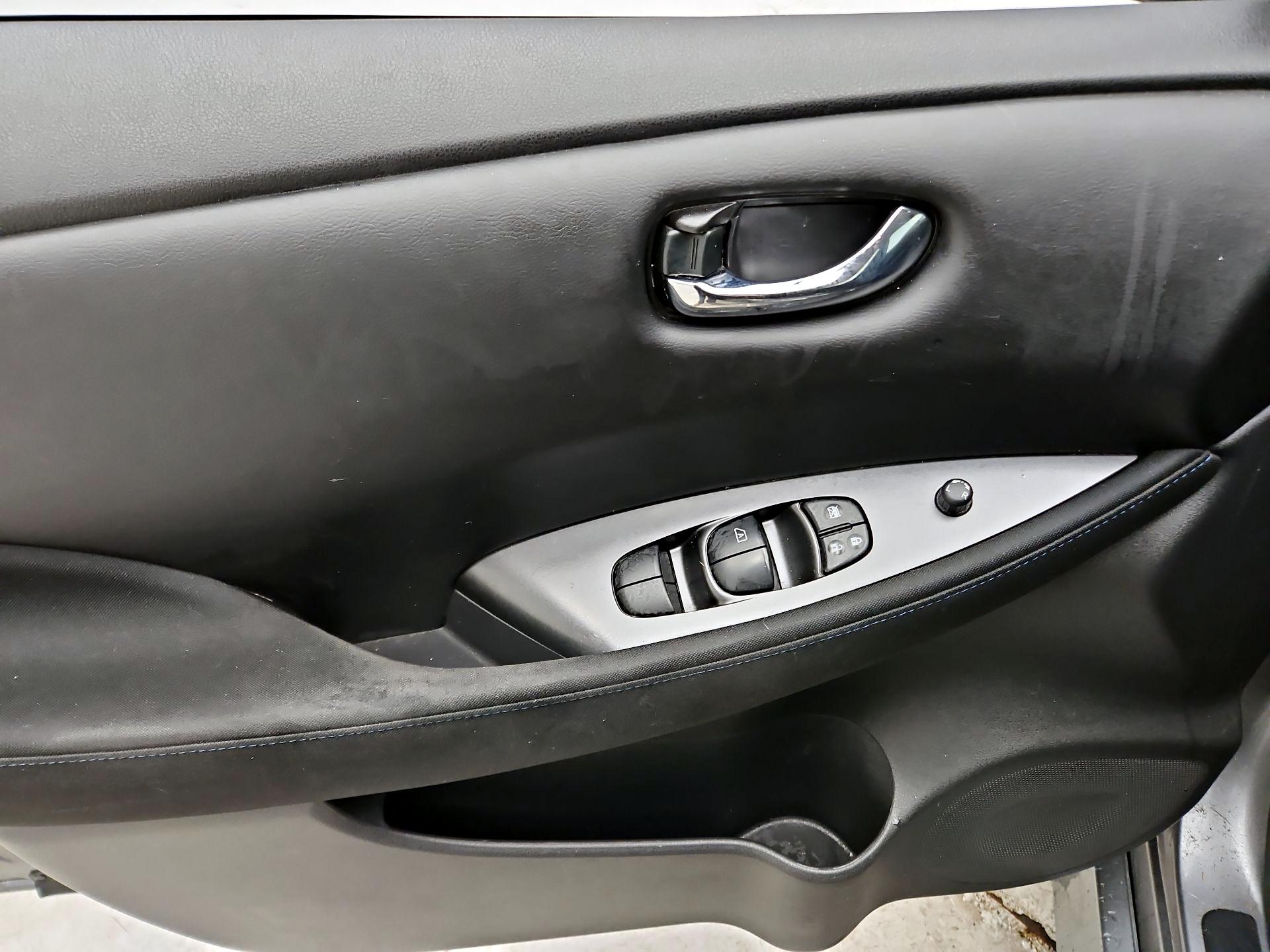 Thumbnail: 2020 Nissan Leaf - 12