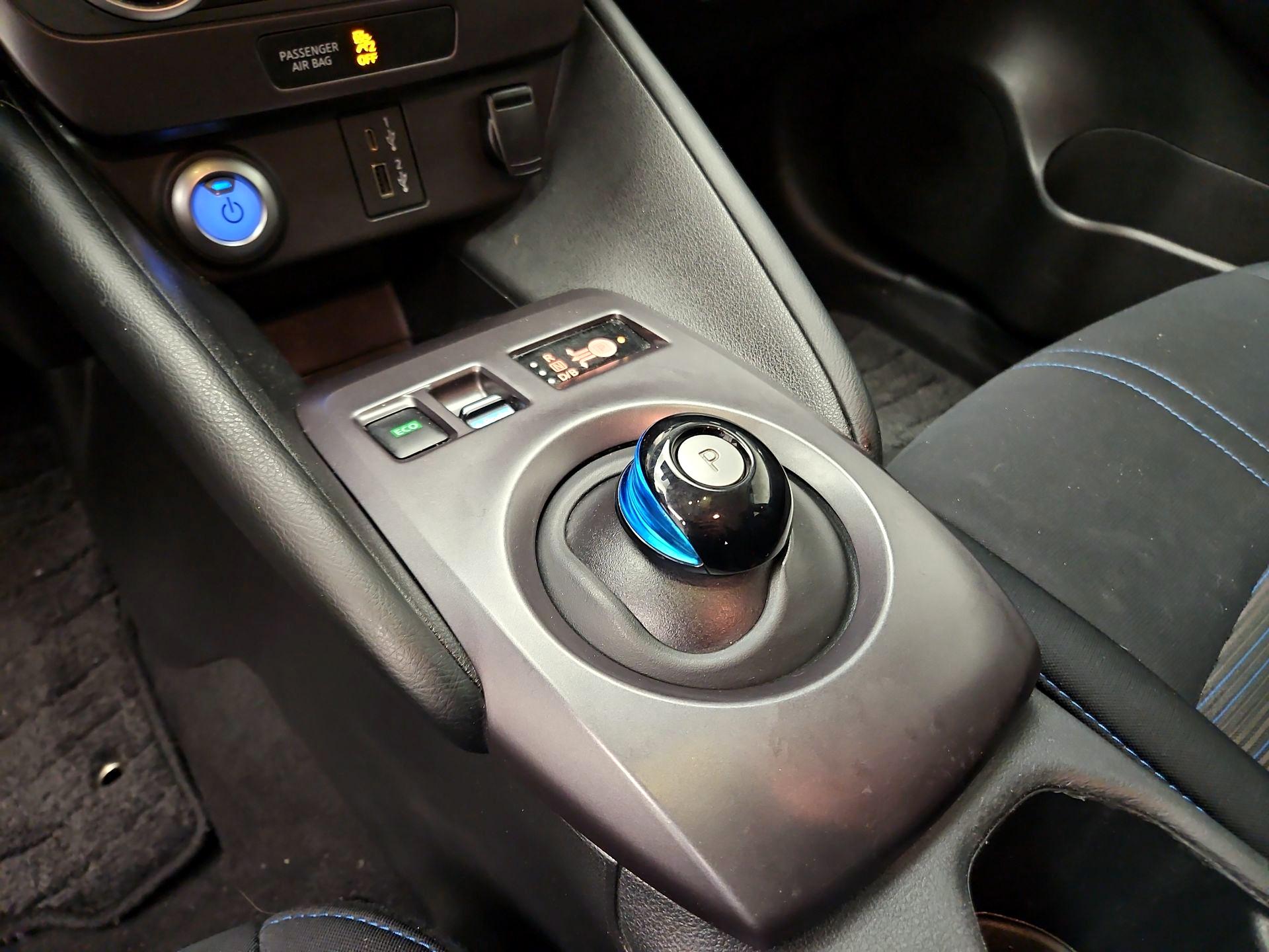 Thumbnail: 2020 Nissan Leaf - 17